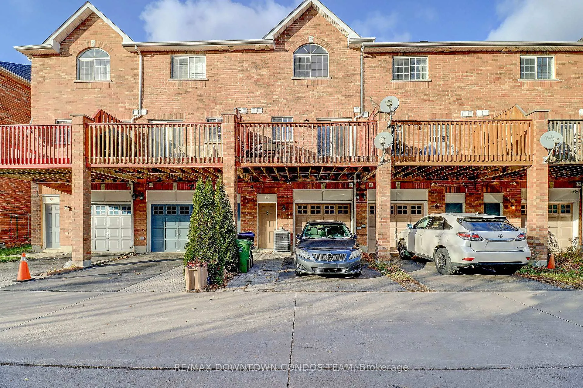 Photo 2 of 4271A Lawrence Avenue E, Scarborough, West Hill — HOMEH