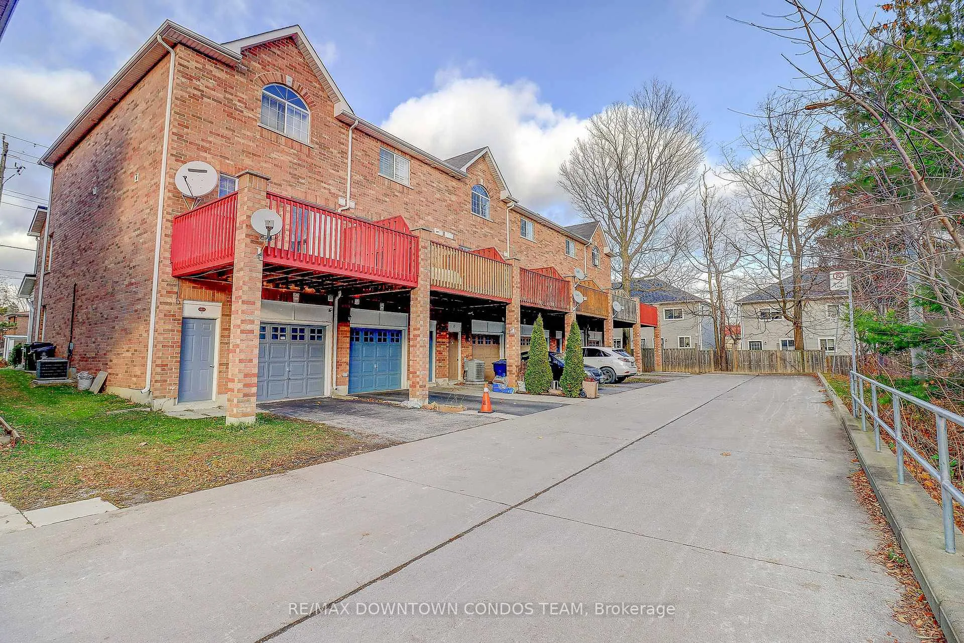 Photo 3 of 4271A Lawrence Avenue E, Scarborough, West Hill — HOMEH