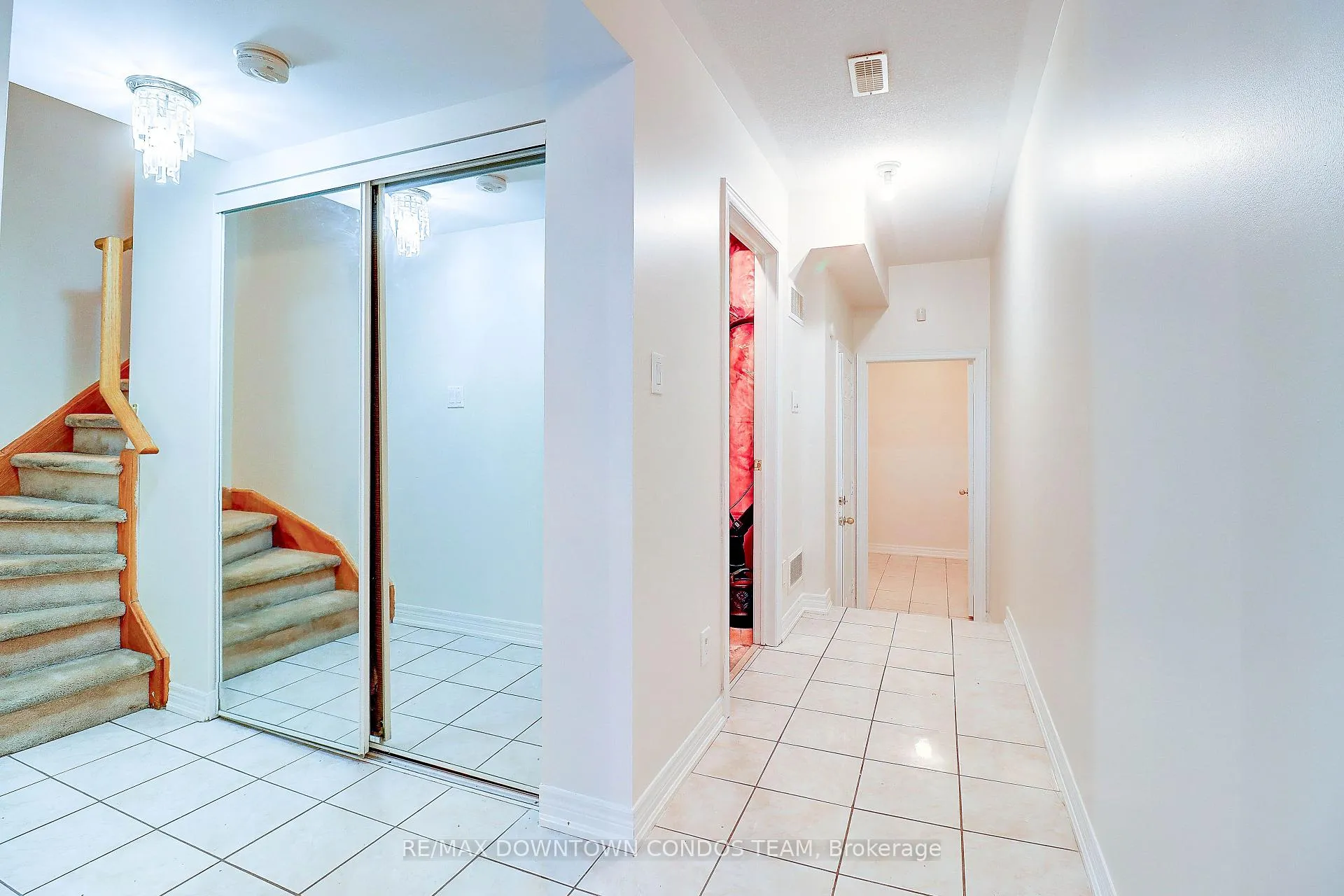 Photo 4 of 4271A Lawrence Avenue E, Scarborough, West Hill — HOMEH
