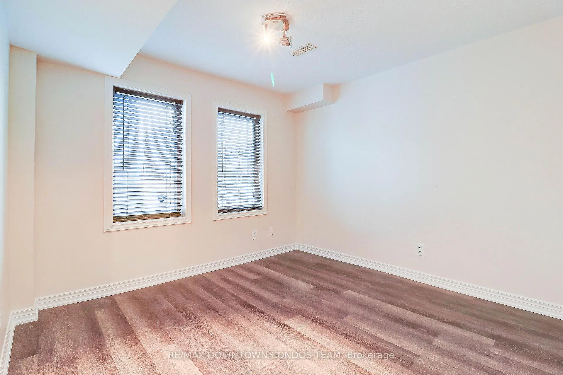 Photo 6 of 4271A Lawrence Avenue E, Scarborough, West Hill — HOMEH