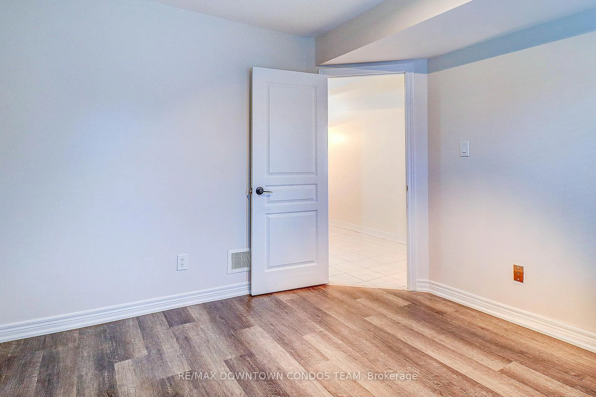 Photo 7 of 4271A Lawrence Avenue E, Scarborough, West Hill — HOMEH