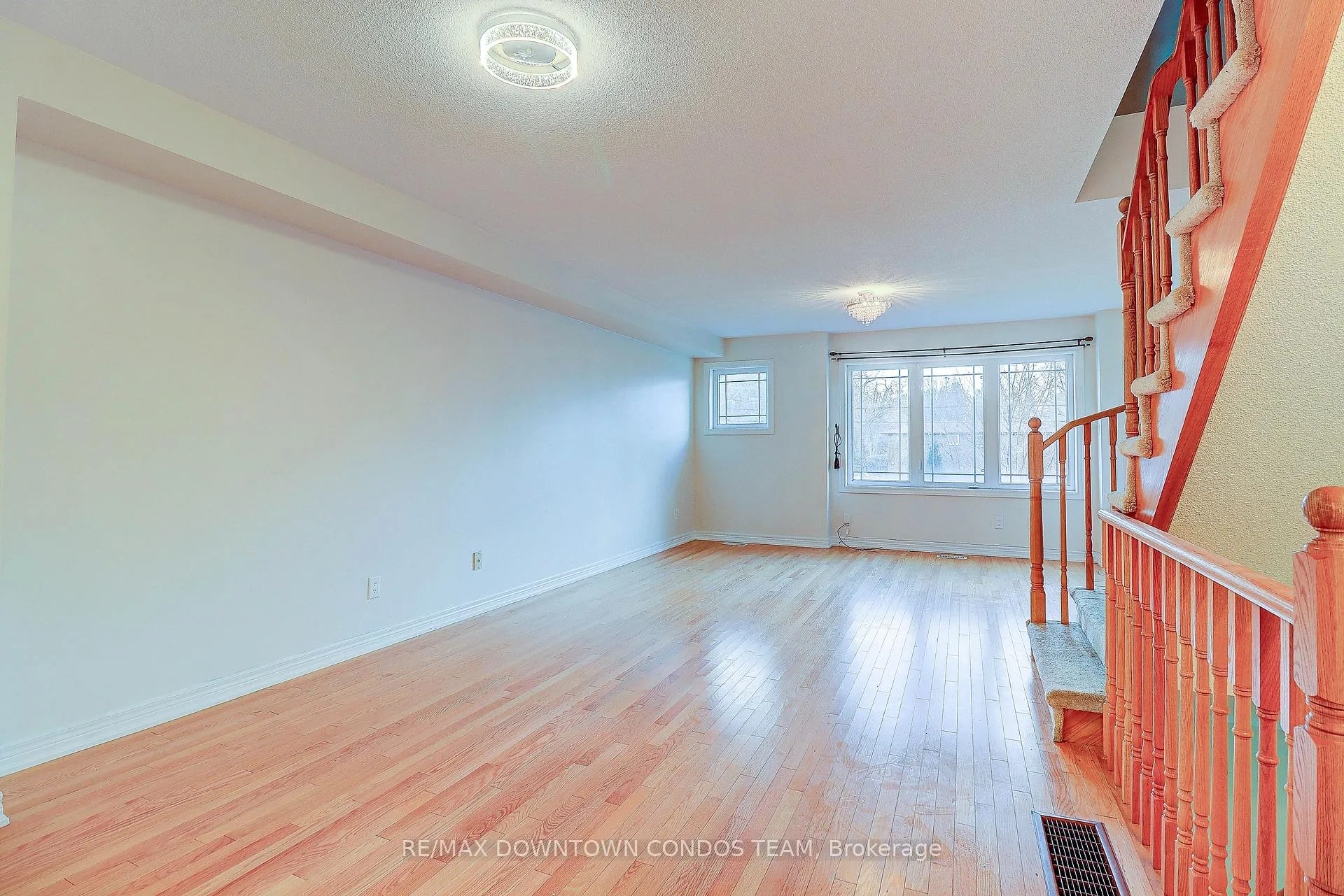 Photo 10 of 4271A Lawrence Avenue E, Scarborough, West Hill — HOMEH