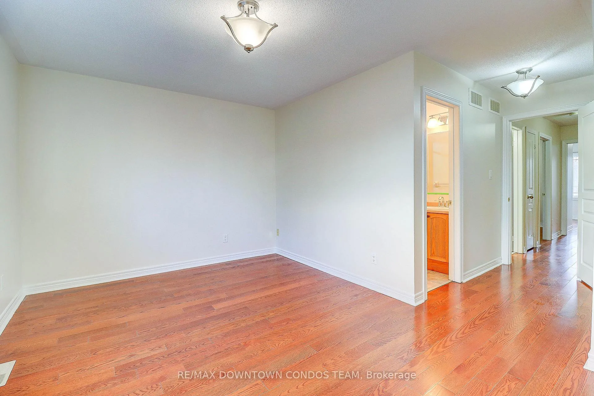 Photo 25 of 4271A Lawrence Avenue E, Scarborough, West Hill — HOMEH