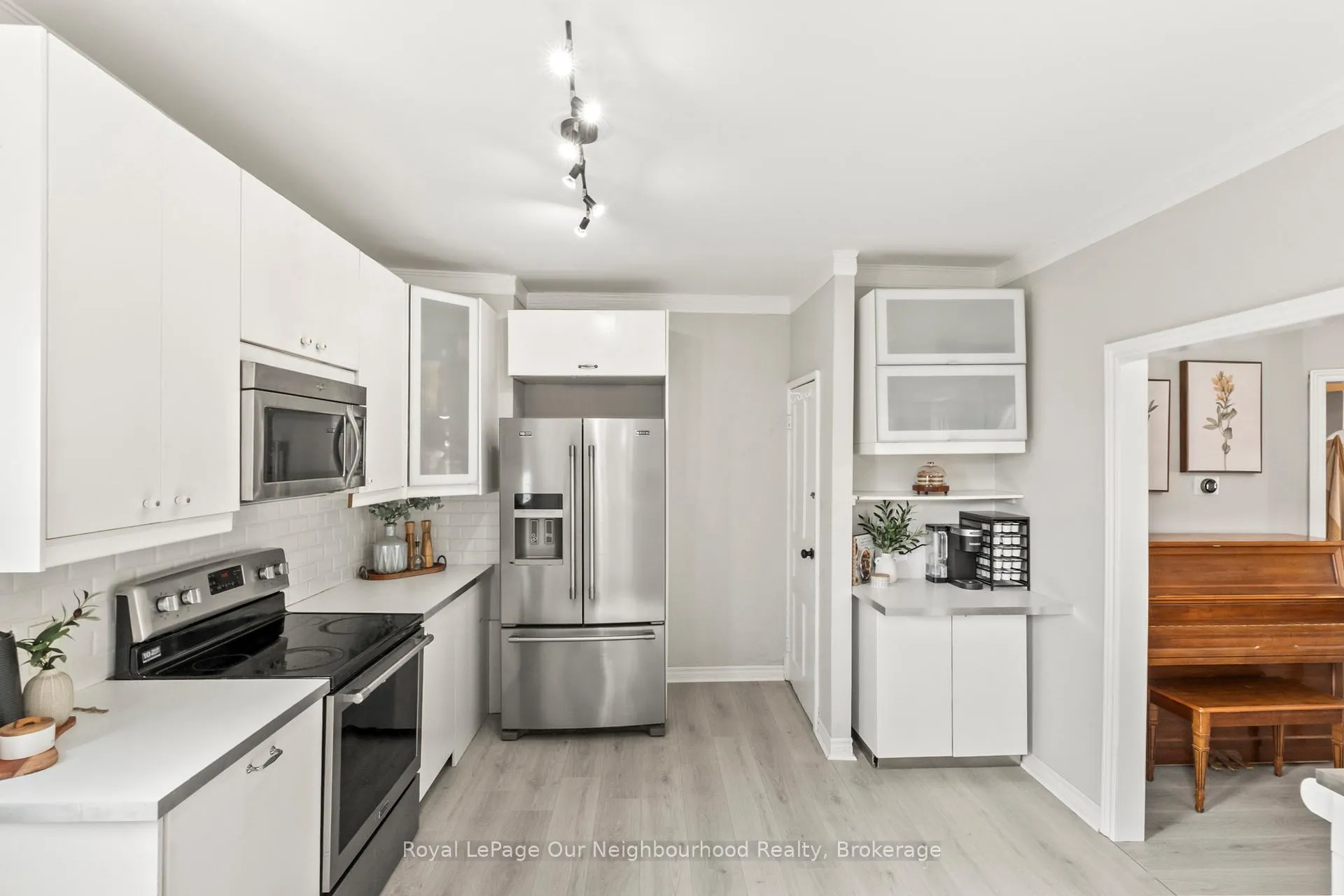 Photo 10 of 9 Carlisle Avenue, Clarington, Bowmanville — HOMEH