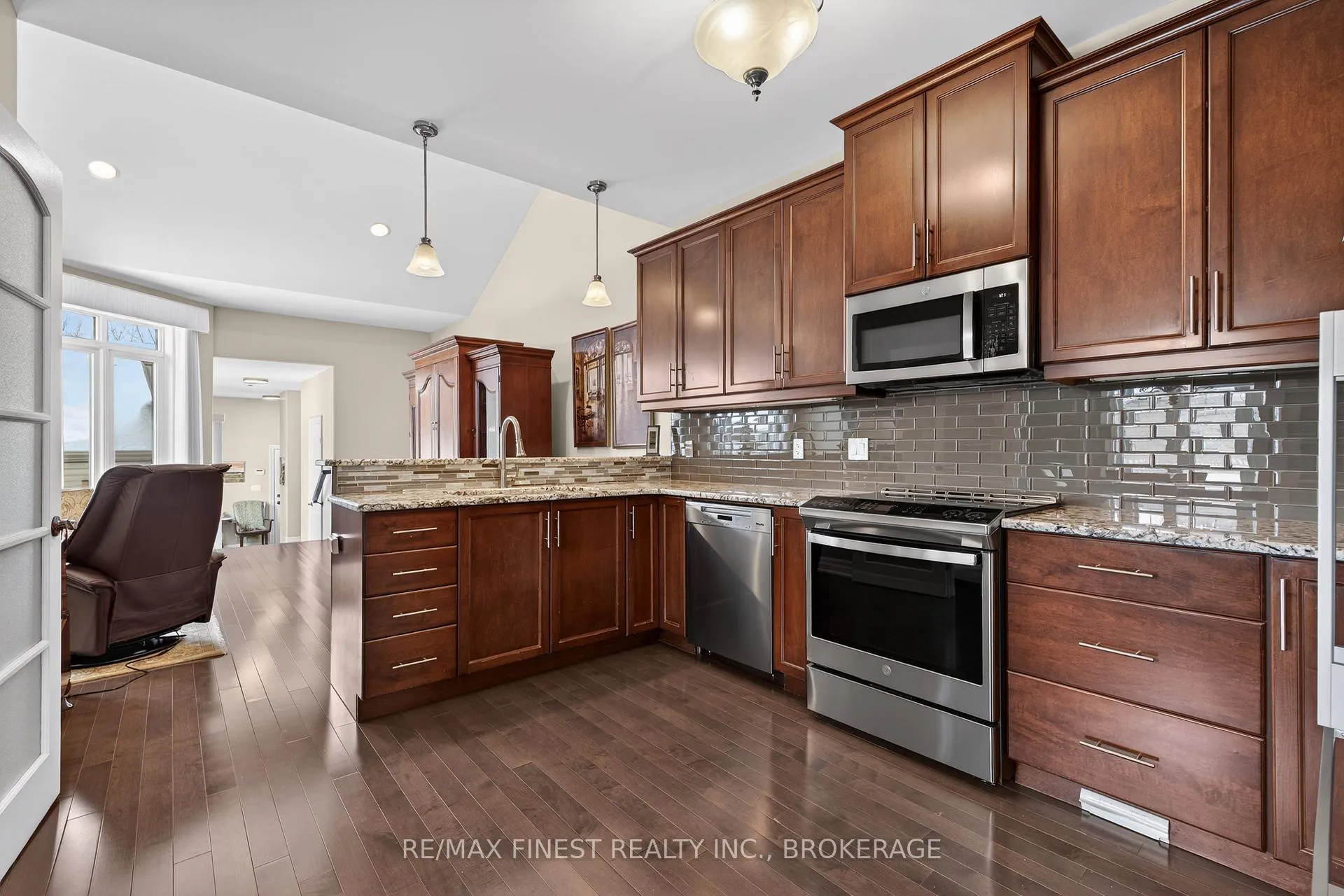 Photo 10 of 1191 Crossfield Avenue, Kingston, City Northwest — HOMEH