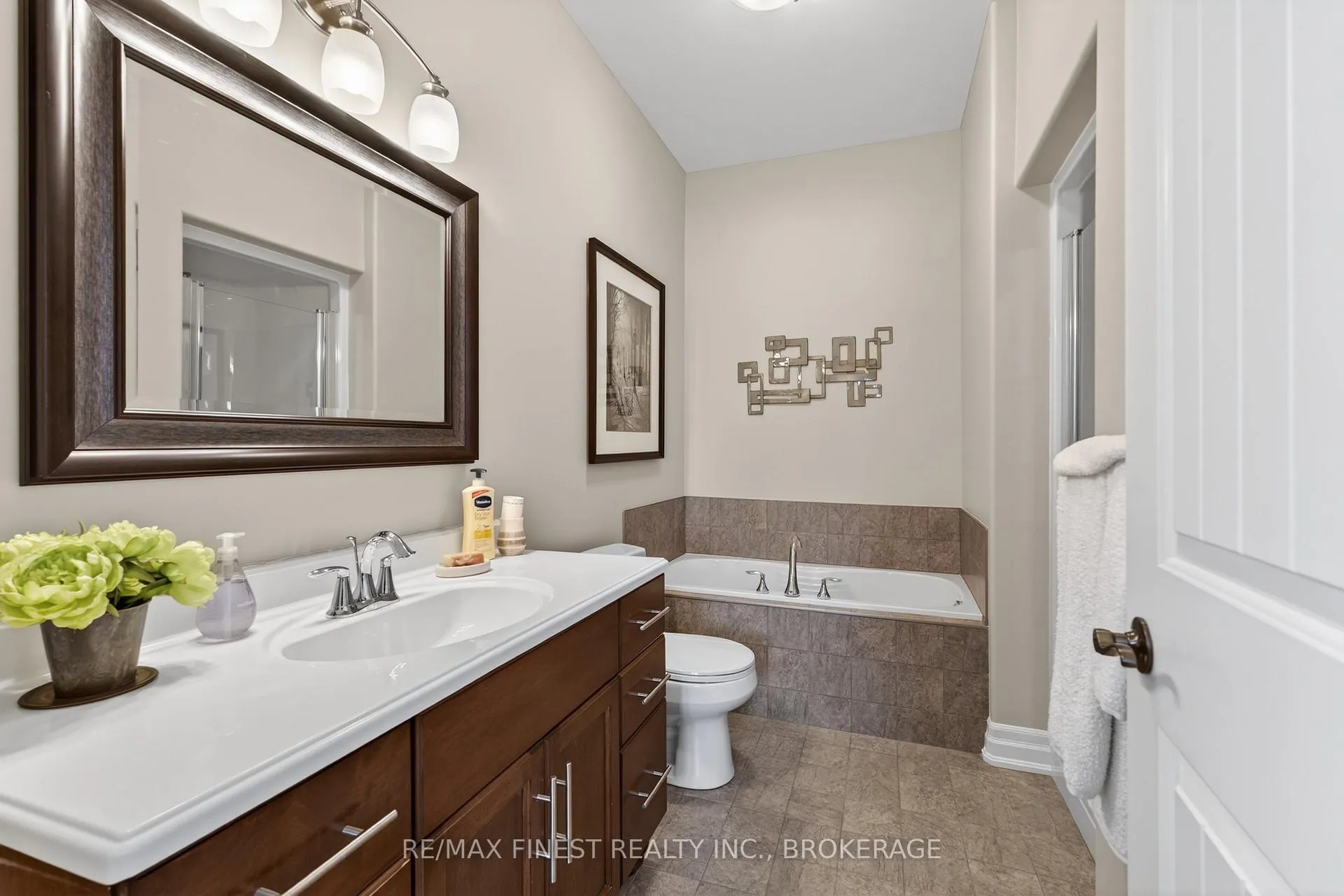 Photo 20 of 1191 Crossfield Avenue, Kingston, City Northwest — HOMEH