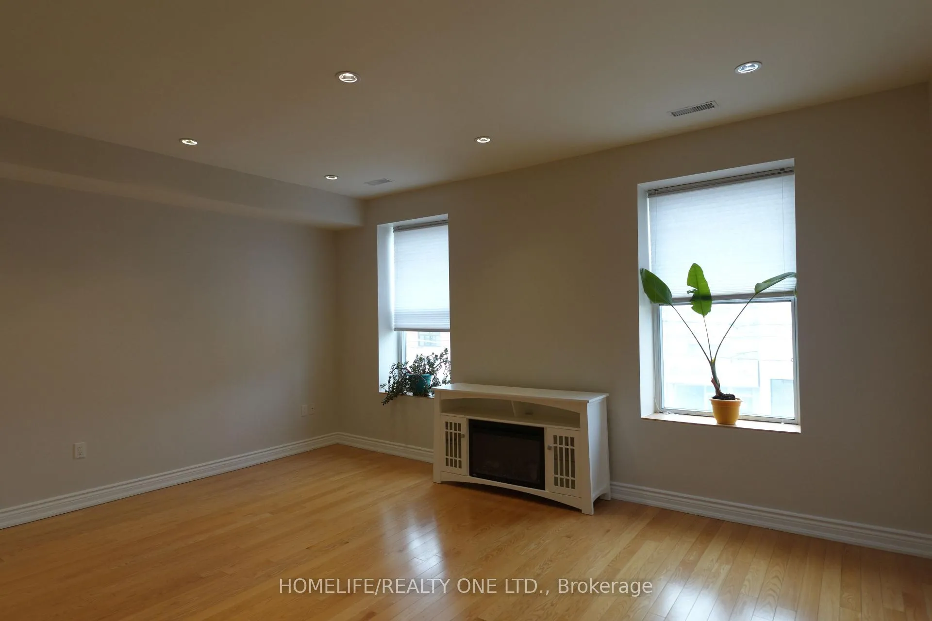 Photo 4 of Unit 3, 579 Gerrard Street E, Toronto, South Riverdale — HOMEH