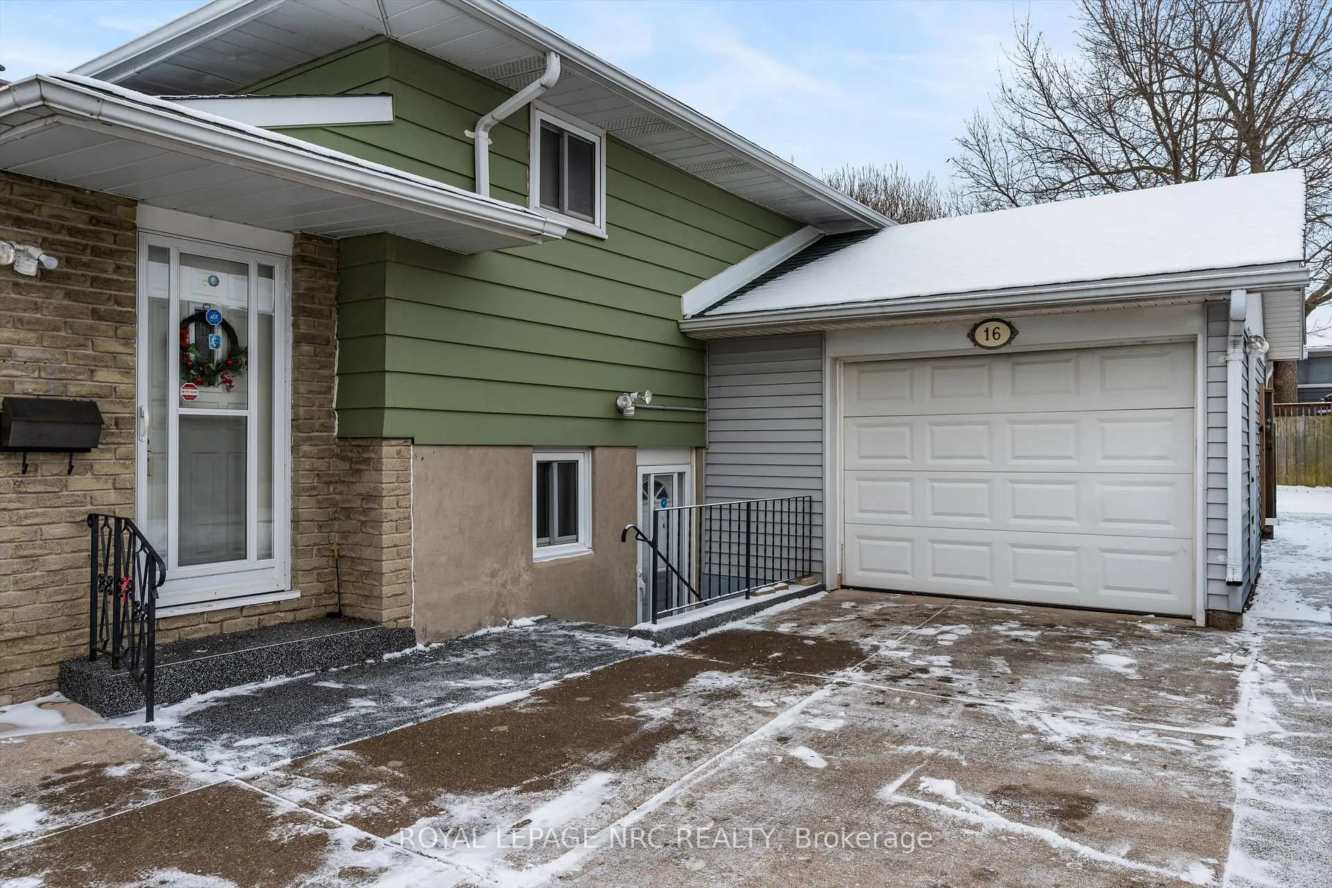 Photo 2 of 16 Appleford Road, St. Catharines, Secord Woods — HOMEH