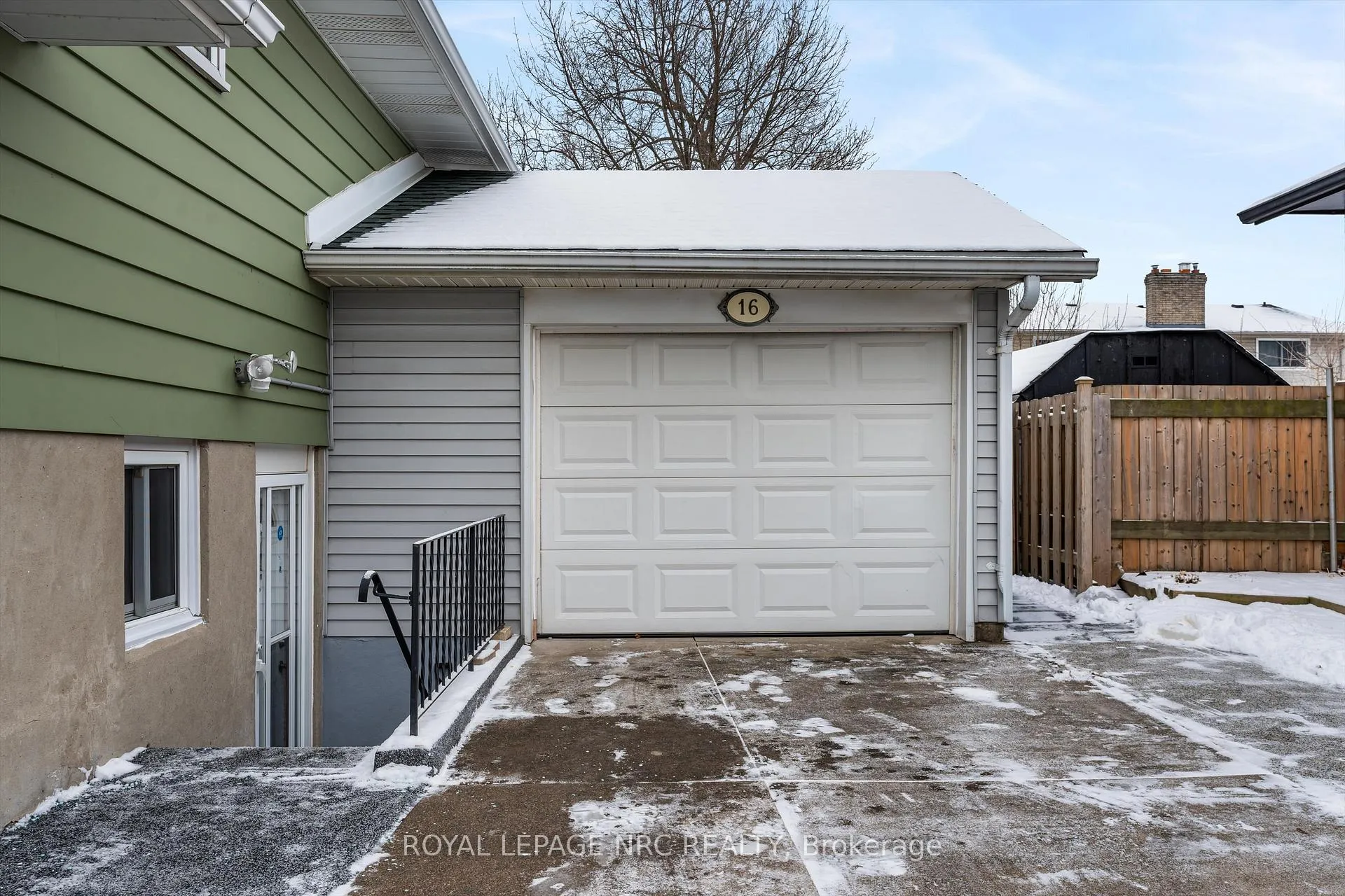 Photo 3 of 16 Appleford Road, St. Catharines, Secord Woods — HOMEH