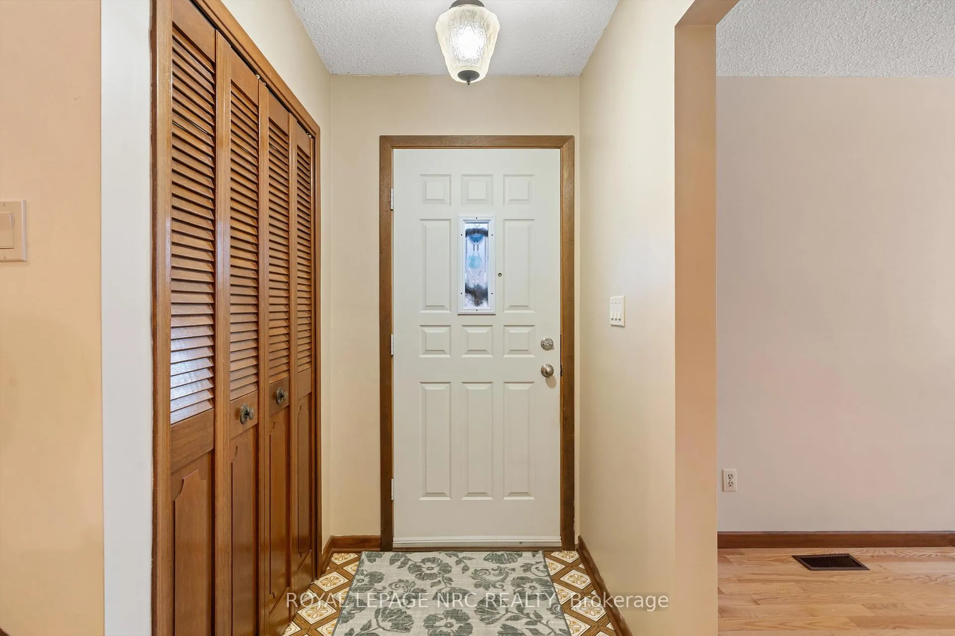 Photo 5 of 16 Appleford Road, St. Catharines, Secord Woods — HOMEH