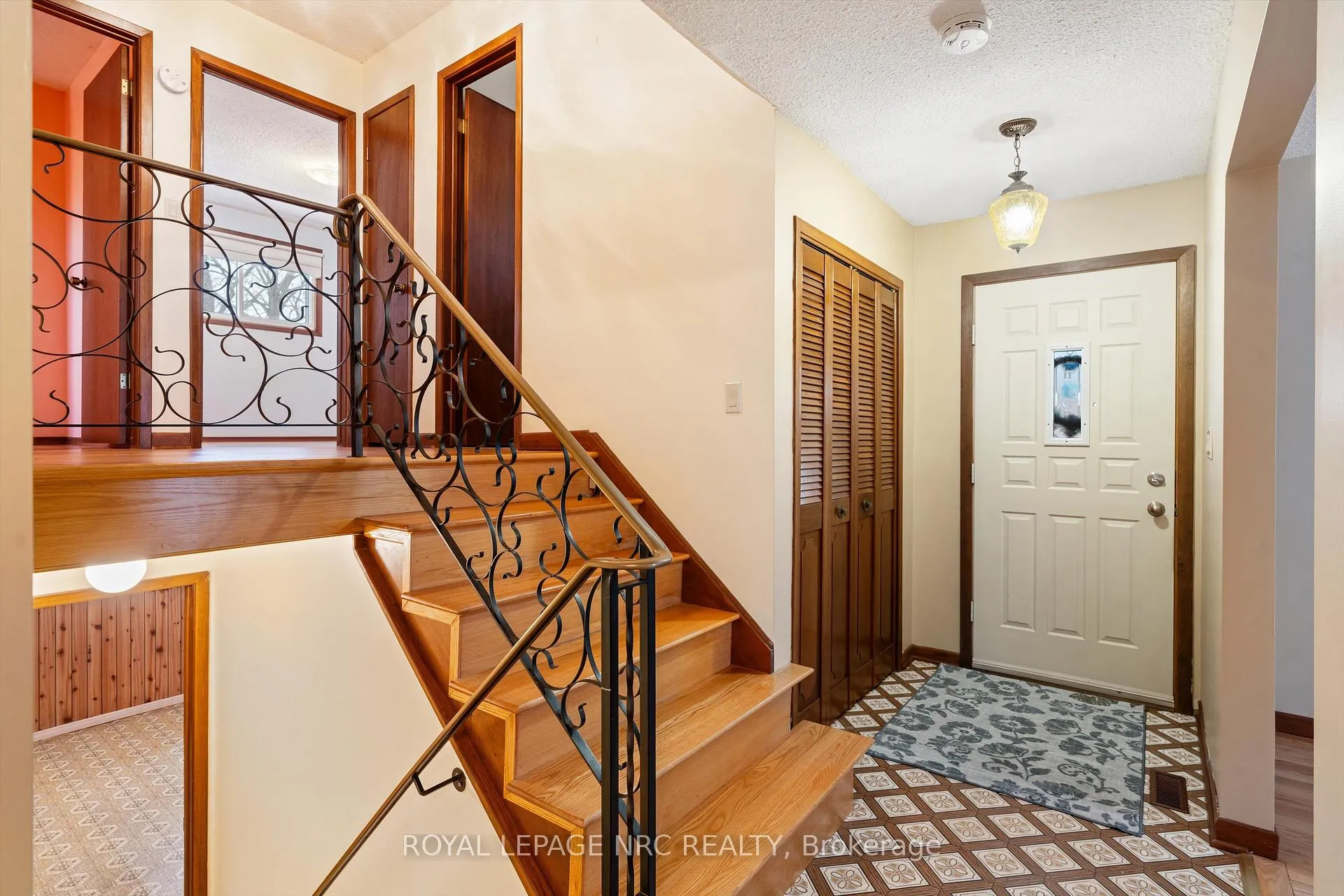 Photo 6 of 16 Appleford Road, St. Catharines, Secord Woods — HOMEH