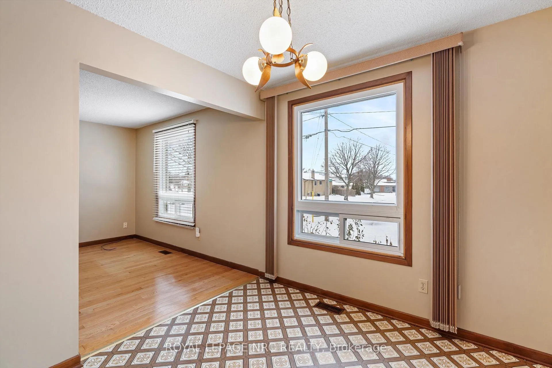 Photo 10 of 16 Appleford Road, St. Catharines, Secord Woods — HOMEH