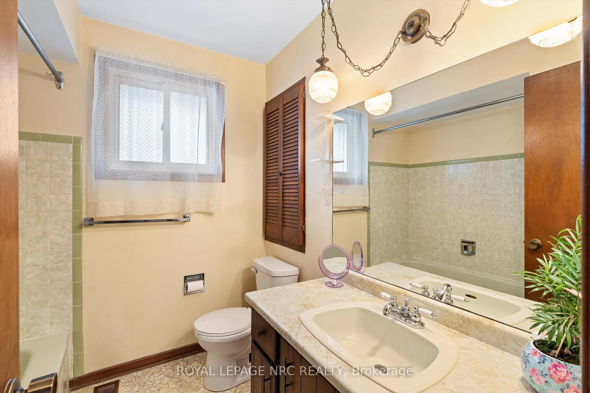 Photo 15 of 16 Appleford Road, St. Catharines, Secord Woods — HOMEH