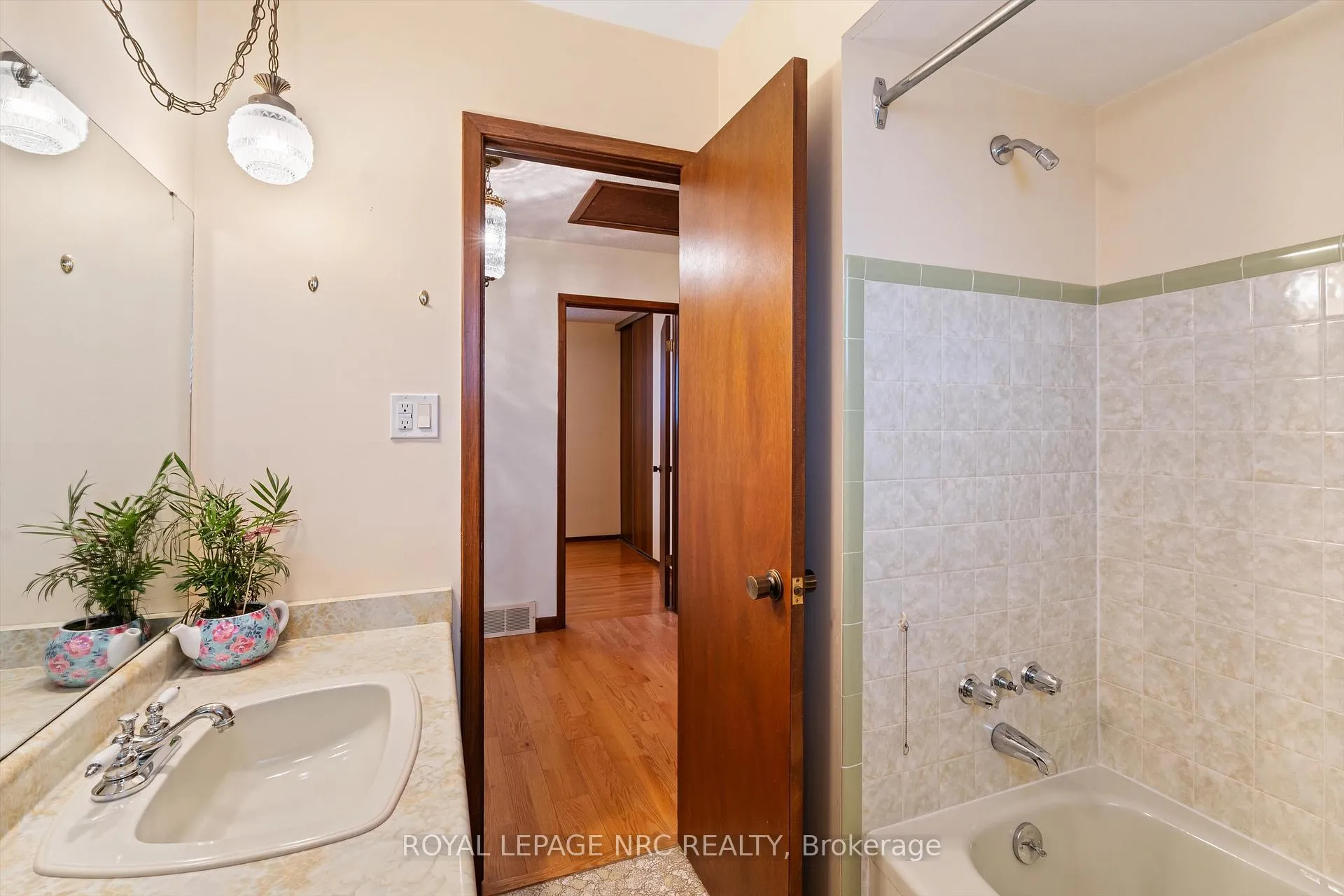 Photo 16 of 16 Appleford Road, St. Catharines, Secord Woods — HOMEH