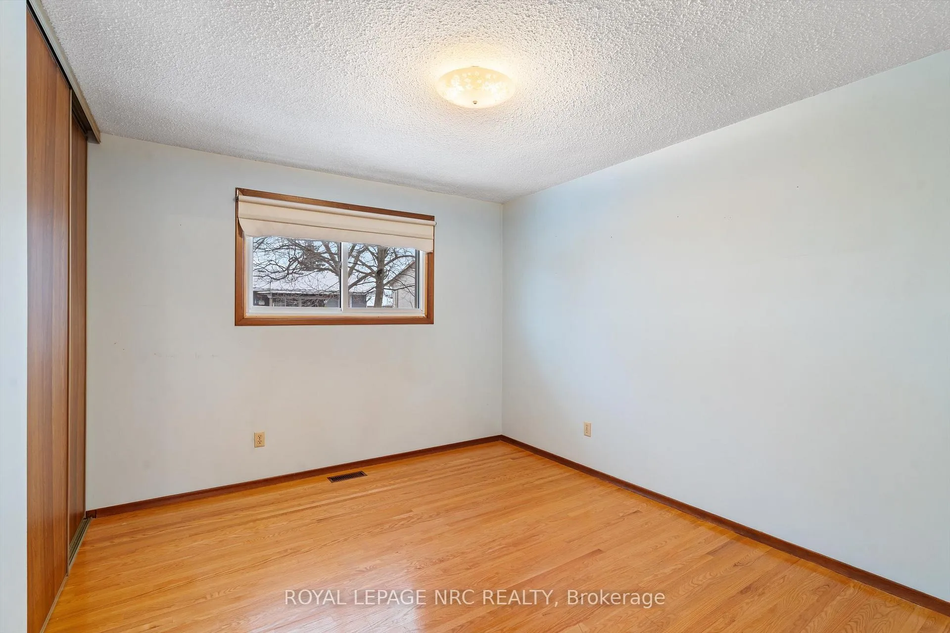 Photo 17 of 16 Appleford Road, St. Catharines, Secord Woods — HOMEH