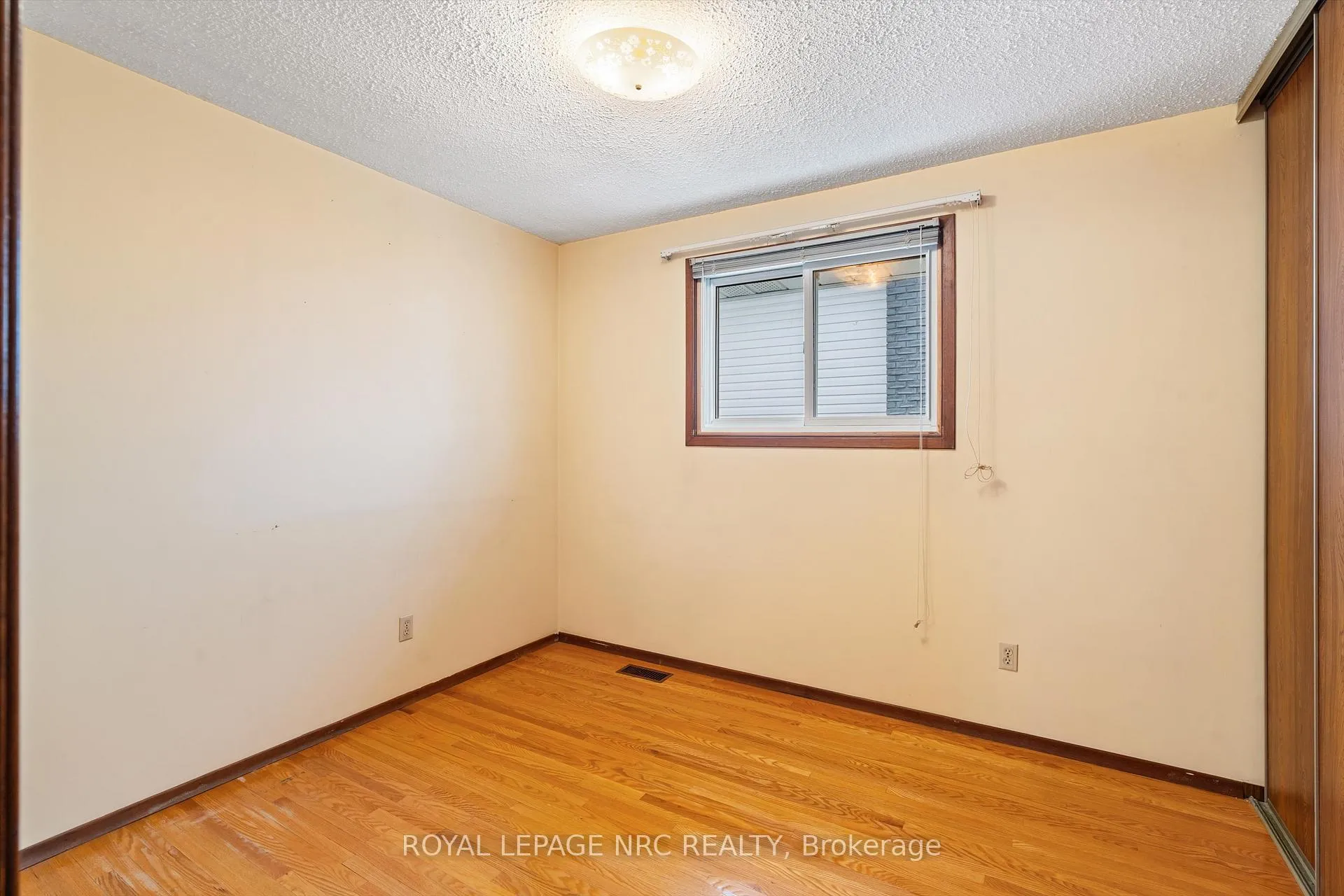 Photo 19 of 16 Appleford Road, St. Catharines, Secord Woods — HOMEH