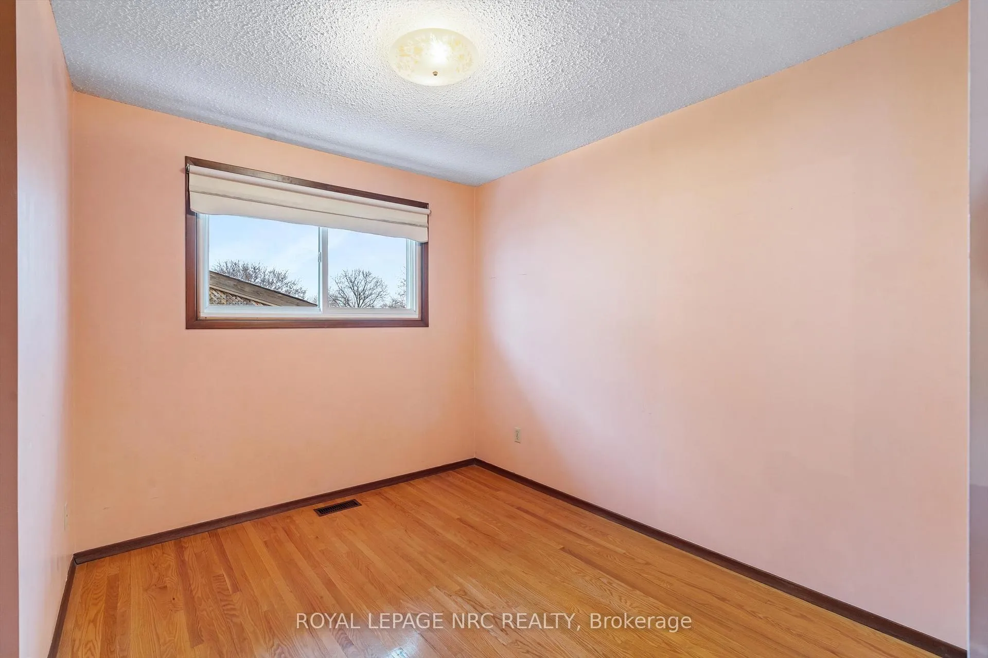 Photo 21 of 16 Appleford Road, St. Catharines, Secord Woods — HOMEH