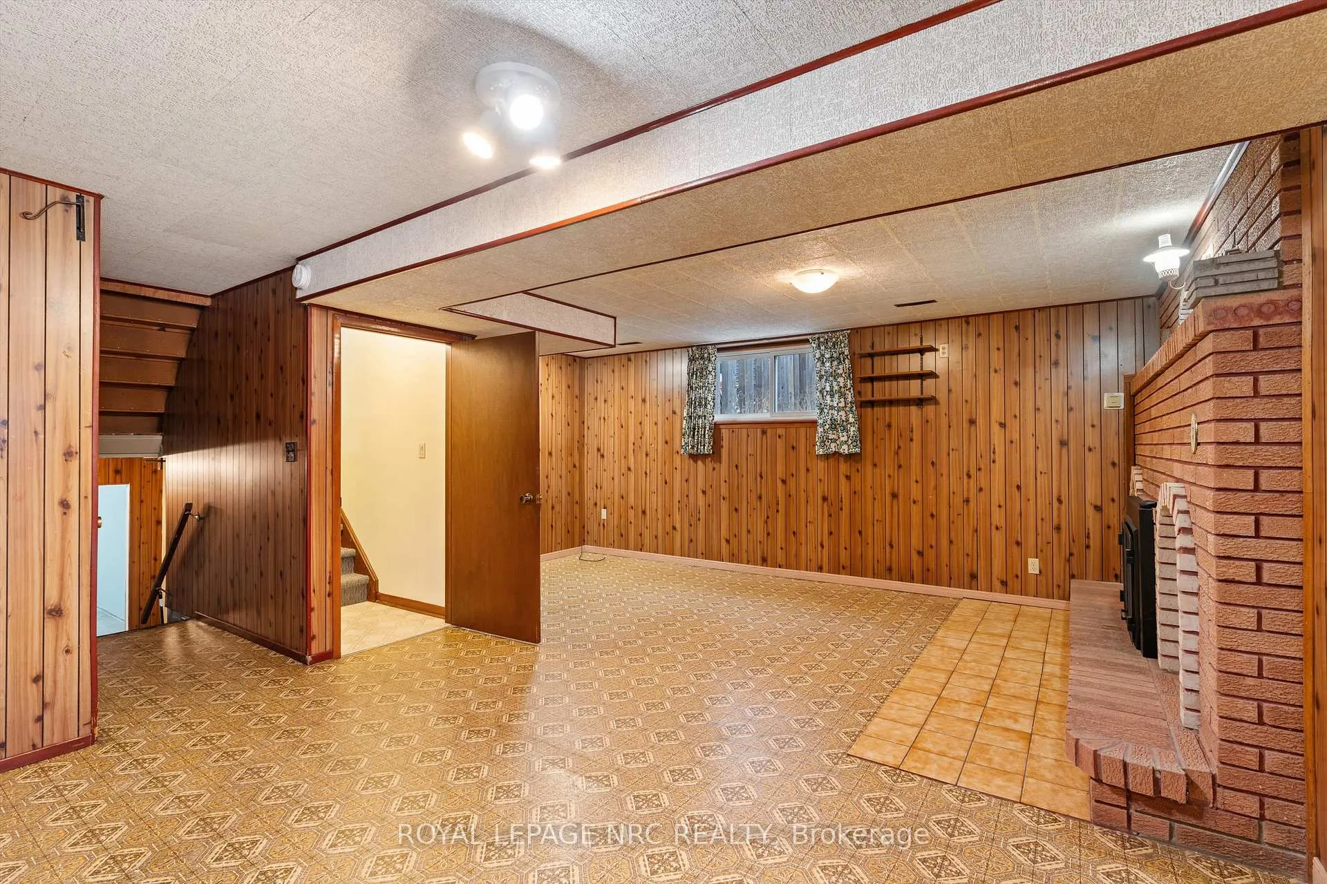 Photo 23 of 16 Appleford Road, St. Catharines, Secord Woods — HOMEH