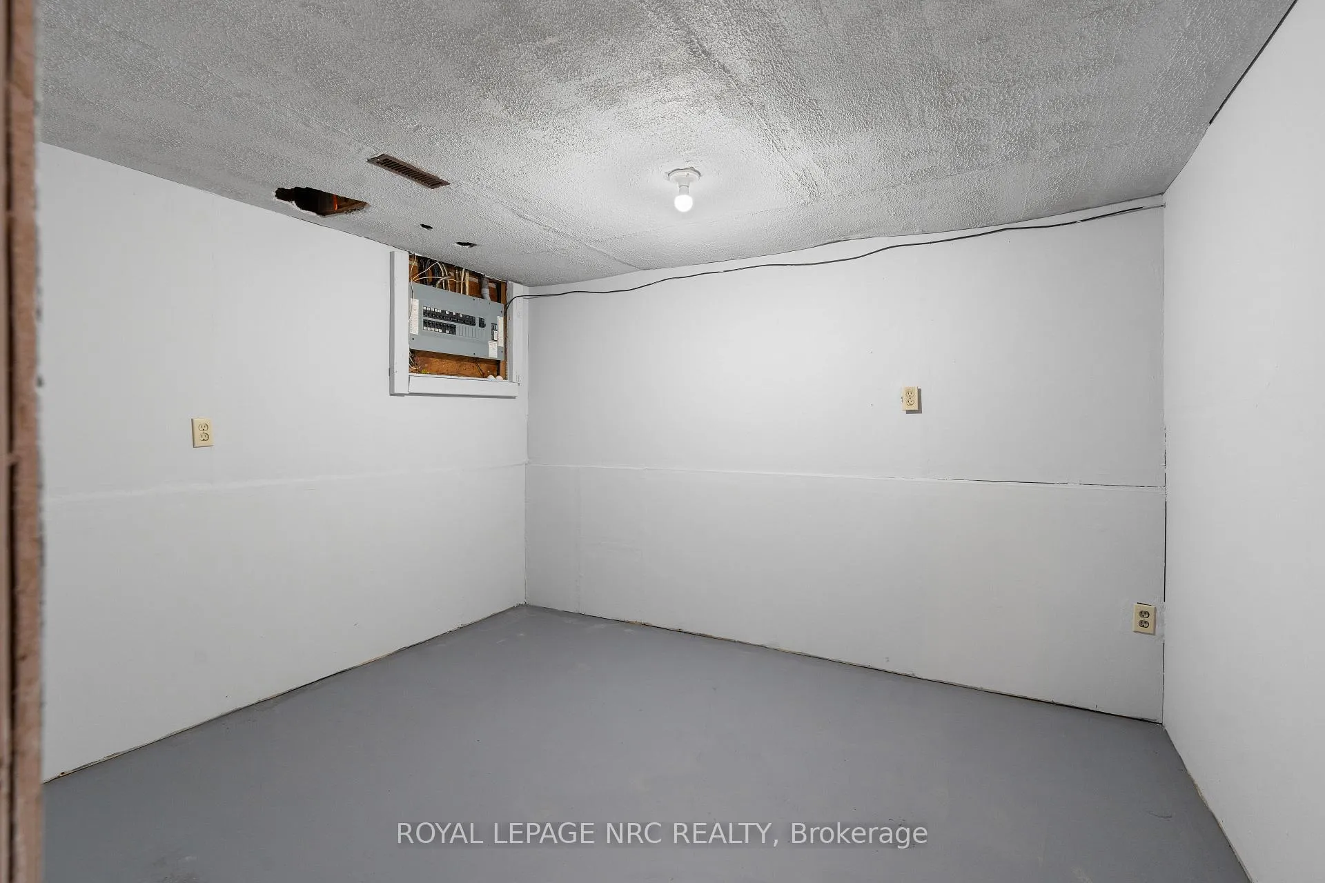 Photo 31 of 16 Appleford Road, St. Catharines, Secord Woods — HOMEH