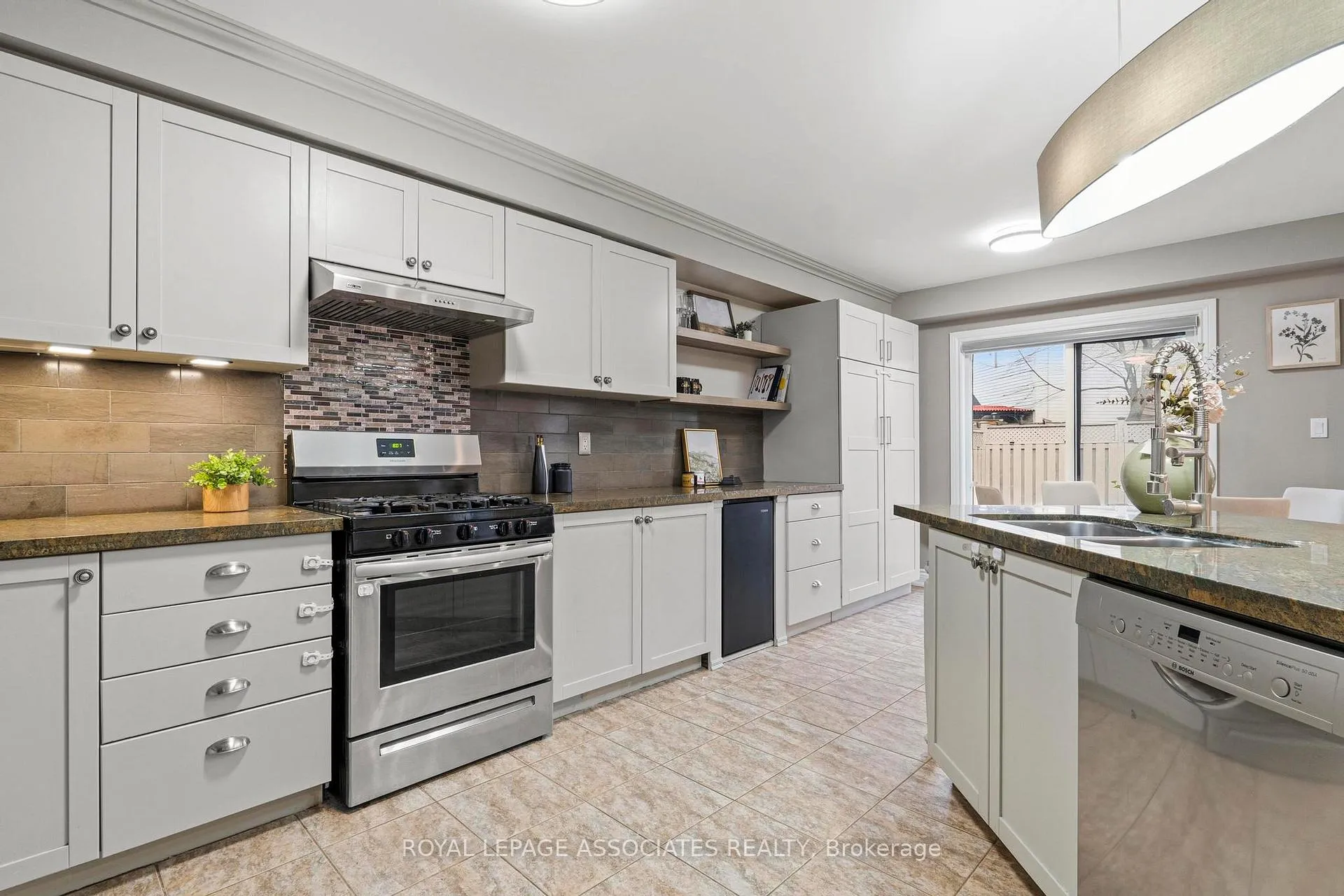 Photo 10 of 1044 Langford Street, Oshawa, Eastdale — HOMEH