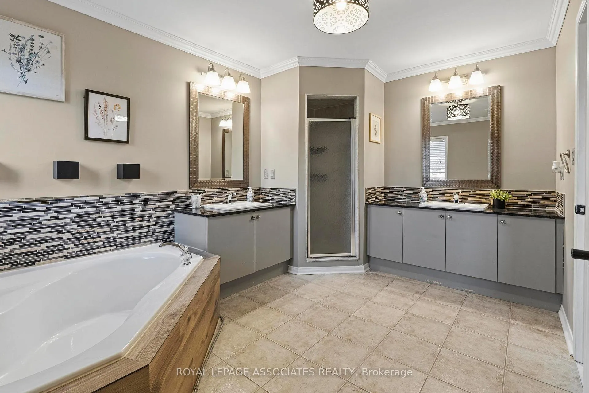 Photo 32 of 1044 Langford Street, Oshawa, Eastdale — HOMEH