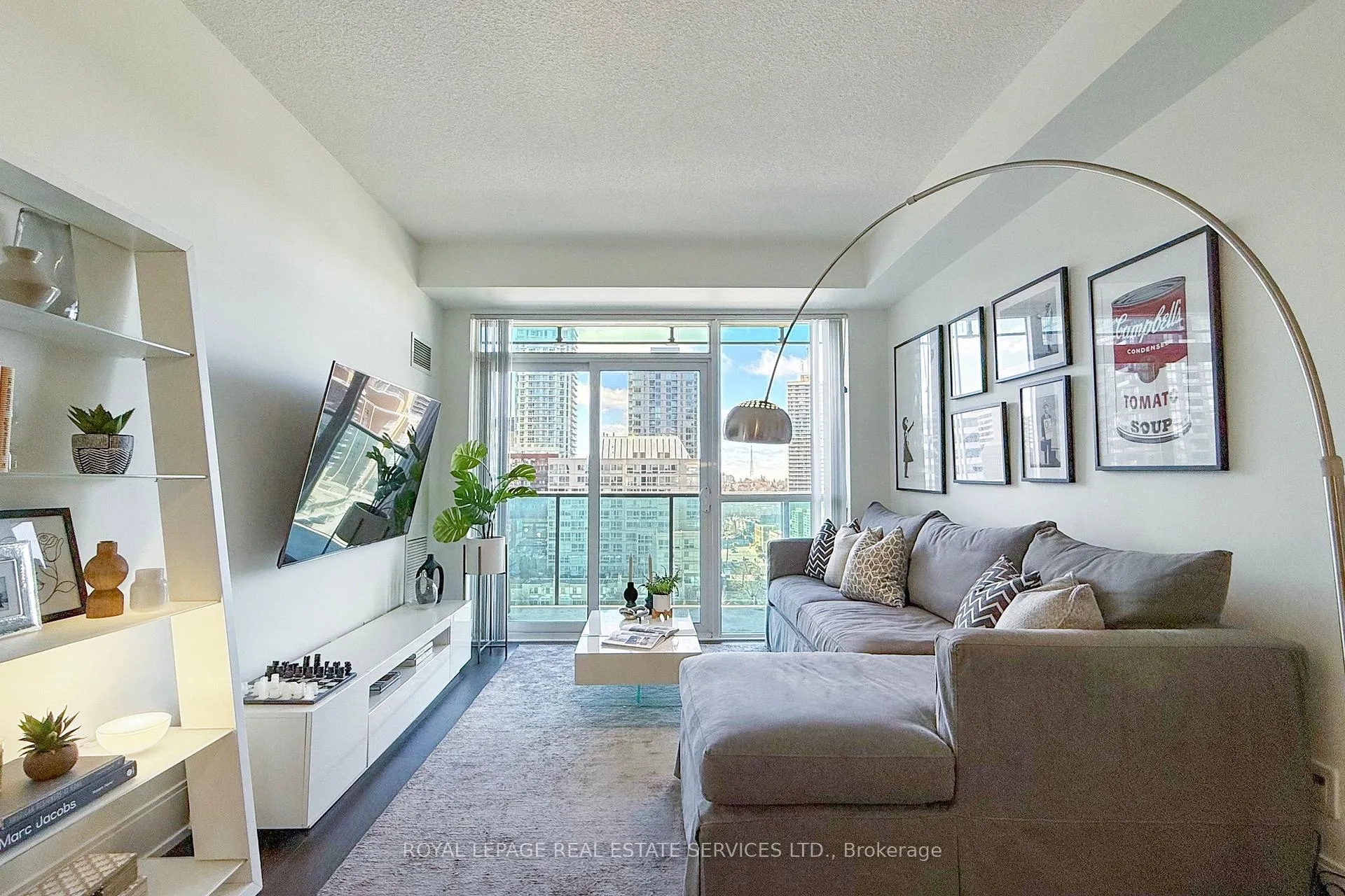 Photo 2 of Unit 901, 25 Broadway Avenue, Toronto, Mount Pleasant West — HOMEH