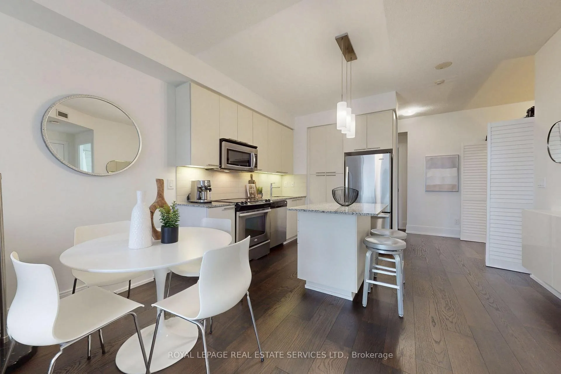 Photo 6 of Unit 901, 25 Broadway Avenue, Toronto, Mount Pleasant West — HOMEH