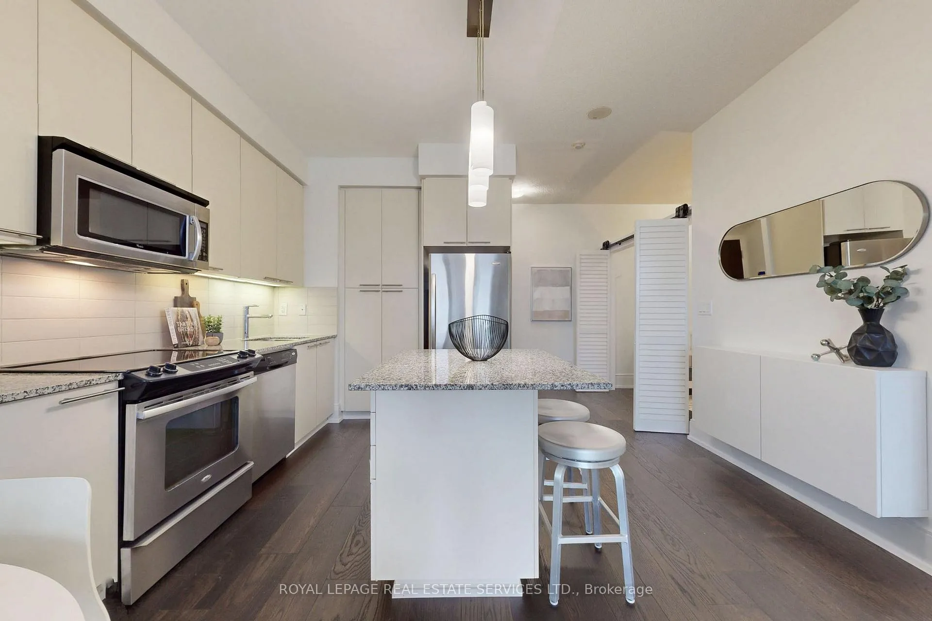 Photo 8 of Unit 901, 25 Broadway Avenue, Toronto, Mount Pleasant West — HOMEH