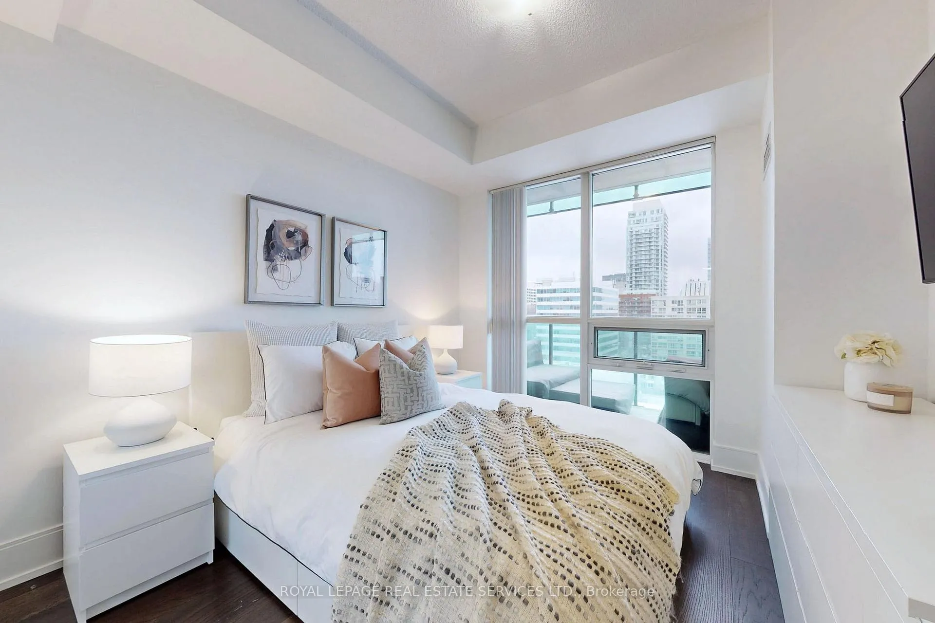 Photo 11 of Unit 901, 25 Broadway Avenue, Toronto, Mount Pleasant West — HOMEH