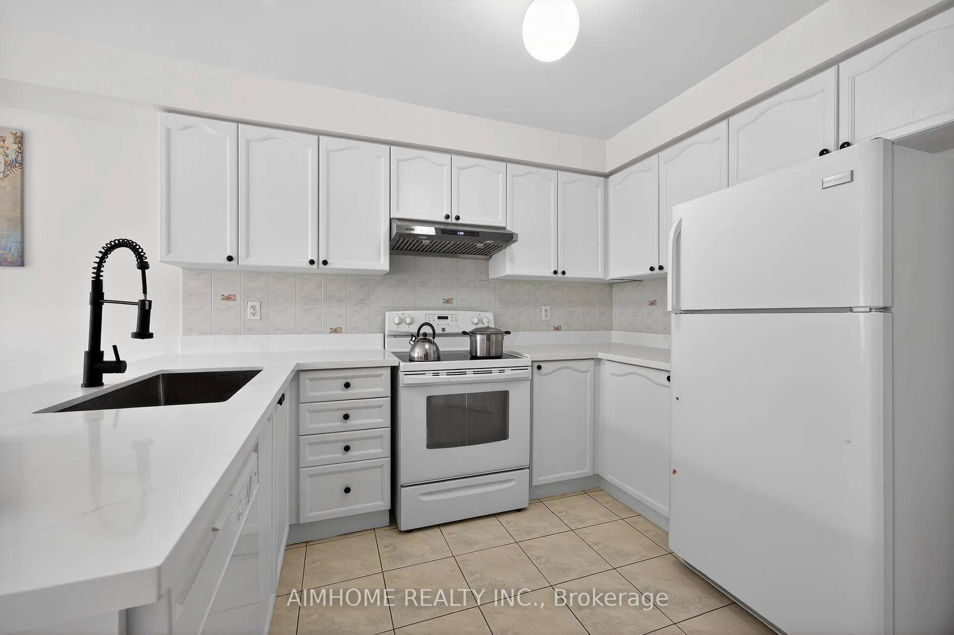 Photo 2 of 698 Warden Avenue, Scarborough, Clairlea-Birchmount — HOMEH