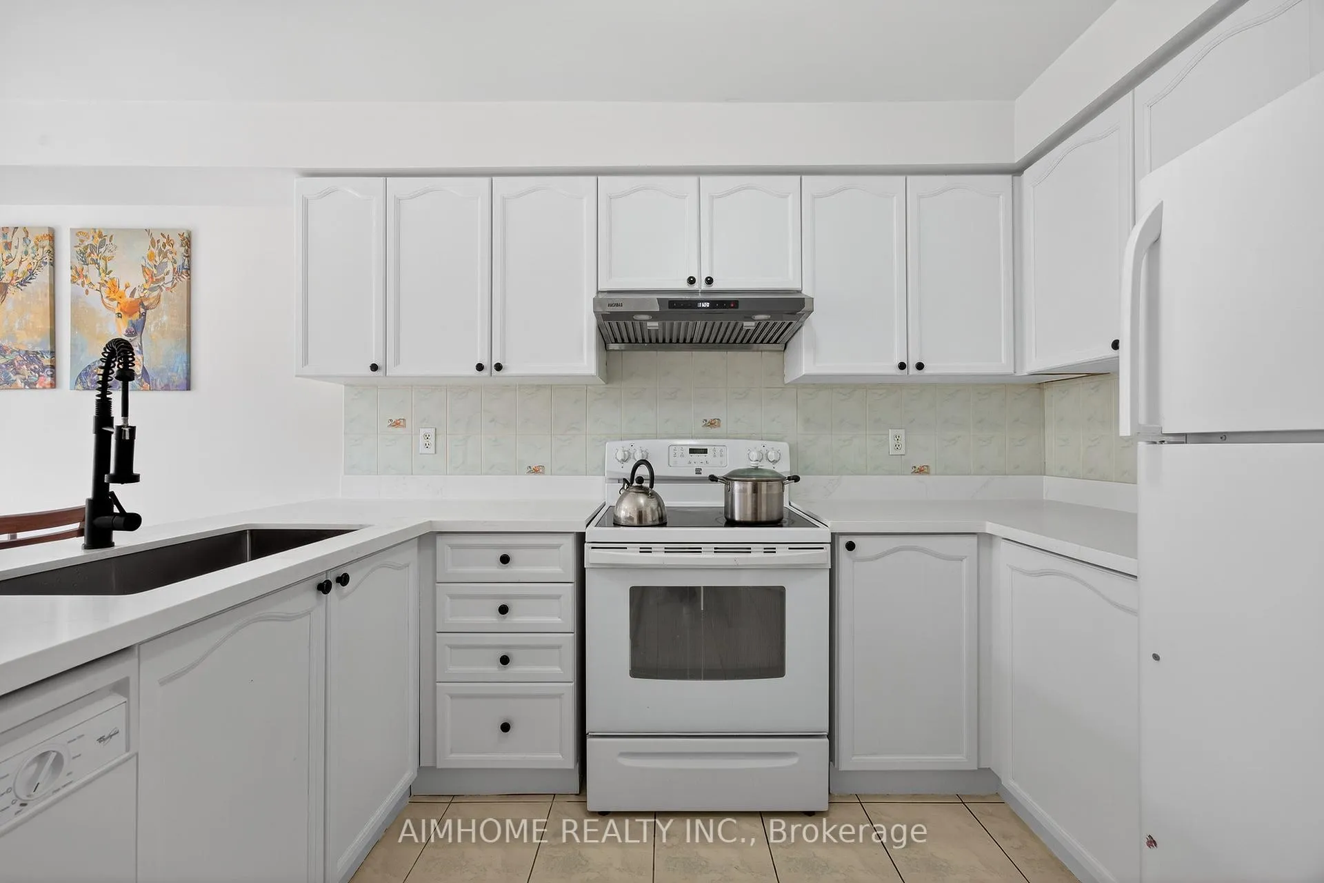 Photo 3 of 698 Warden Avenue, Scarborough, Clairlea-Birchmount — HOMEH
