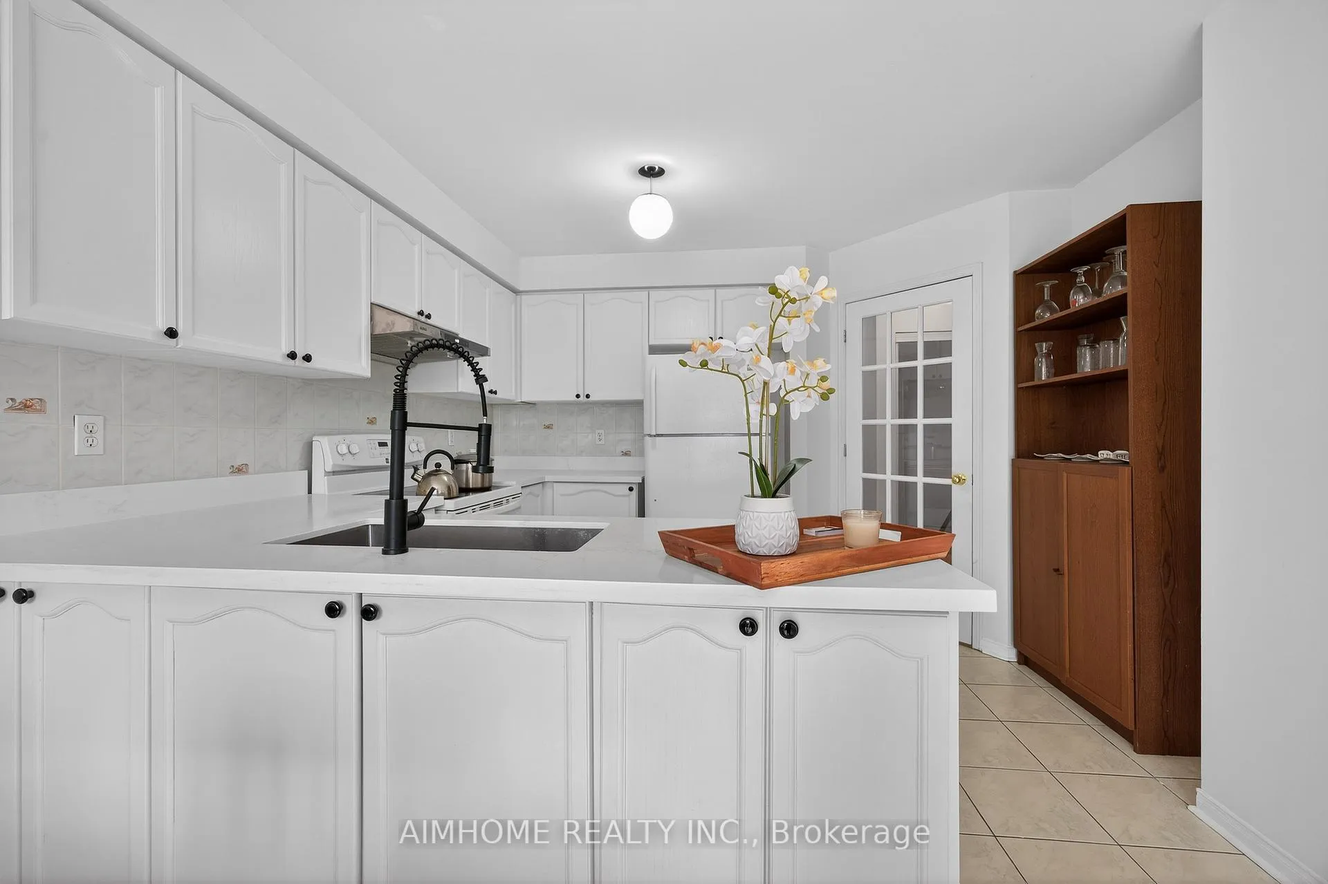 Photo 5 of 698 Warden Avenue, Scarborough, Clairlea-Birchmount — HOMEH