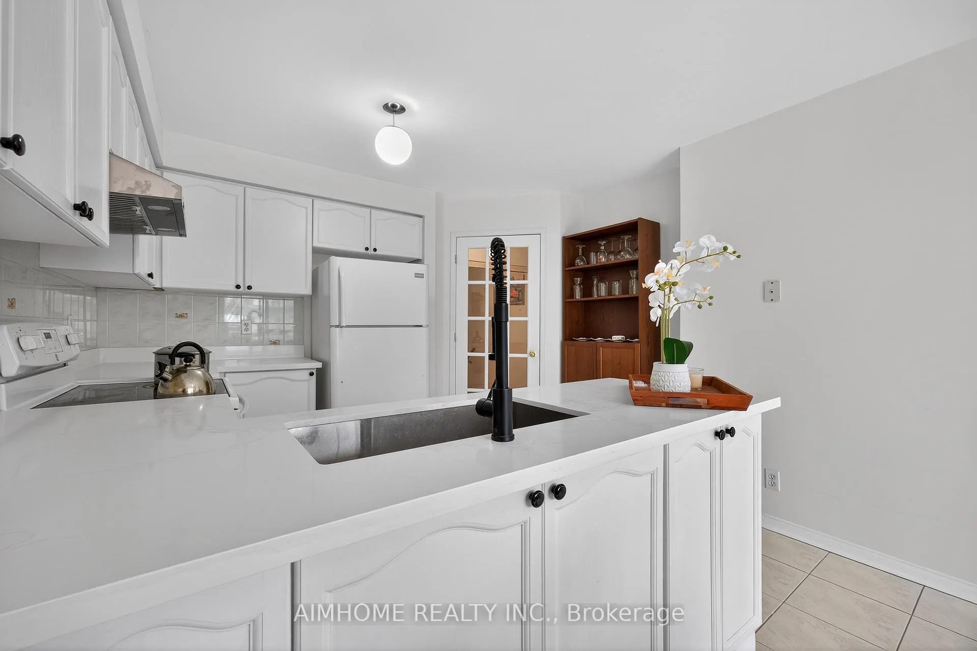 Photo 6 of 698 Warden Avenue, Scarborough, Clairlea-Birchmount — HOMEH