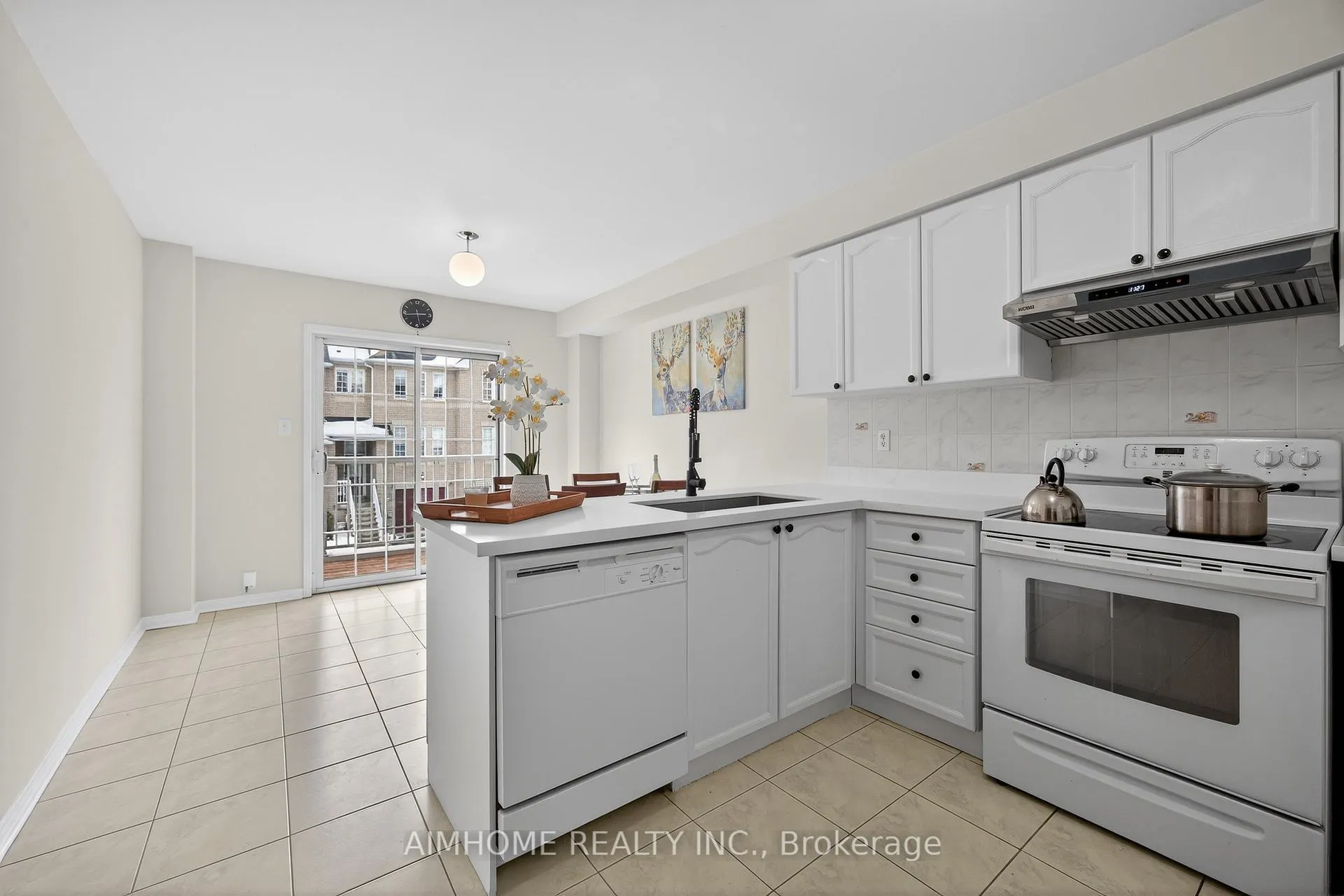 Photo 7 of 698 Warden Avenue, Scarborough, Clairlea-Birchmount — HOMEH