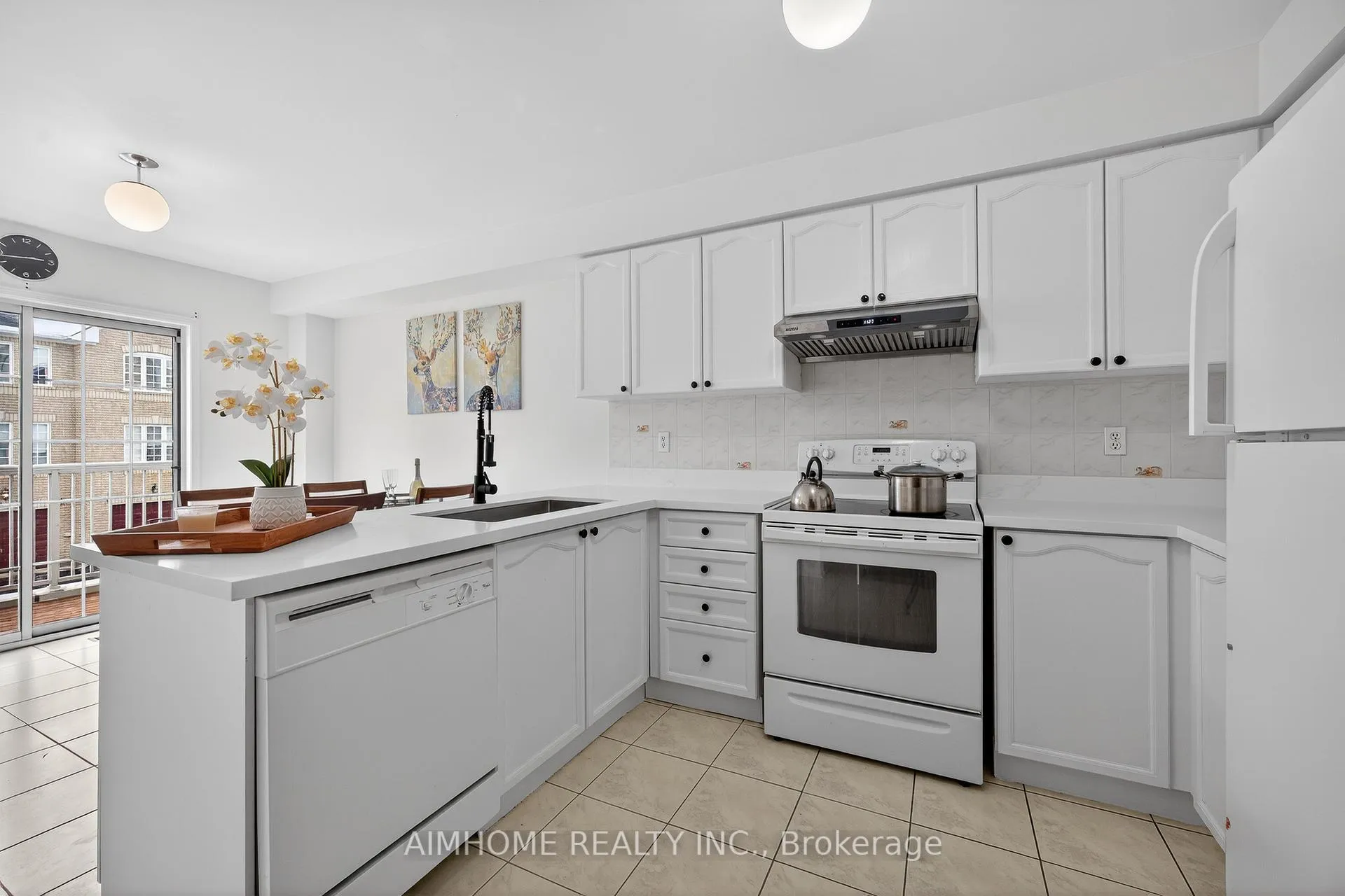 Photo 8 of 698 Warden Avenue, Scarborough, Clairlea-Birchmount — HOMEH