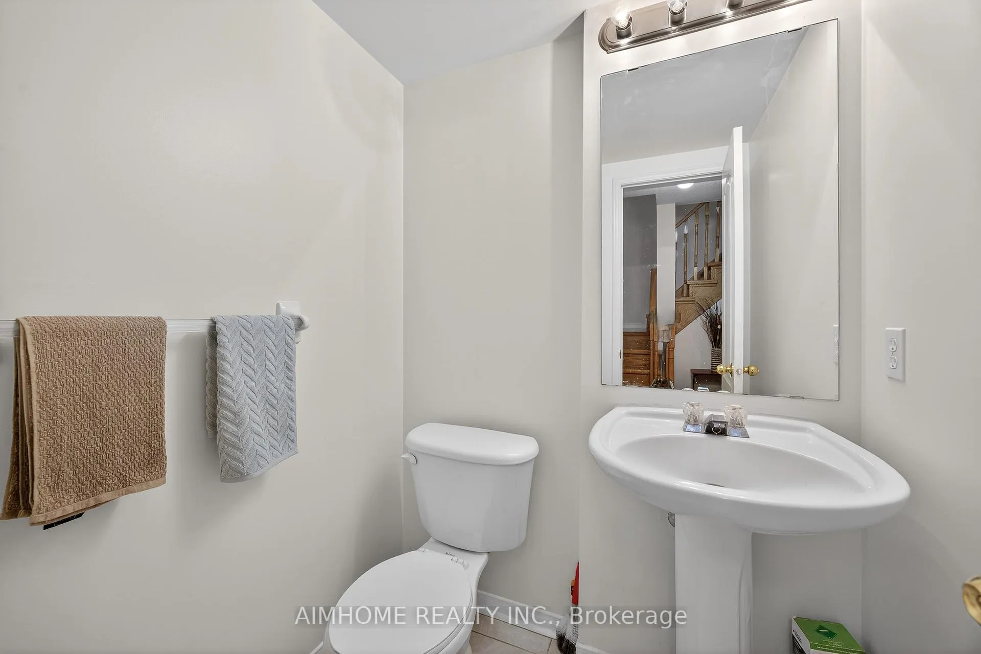 Photo 13 of 698 Warden Avenue, Scarborough, Clairlea-Birchmount — HOMEH