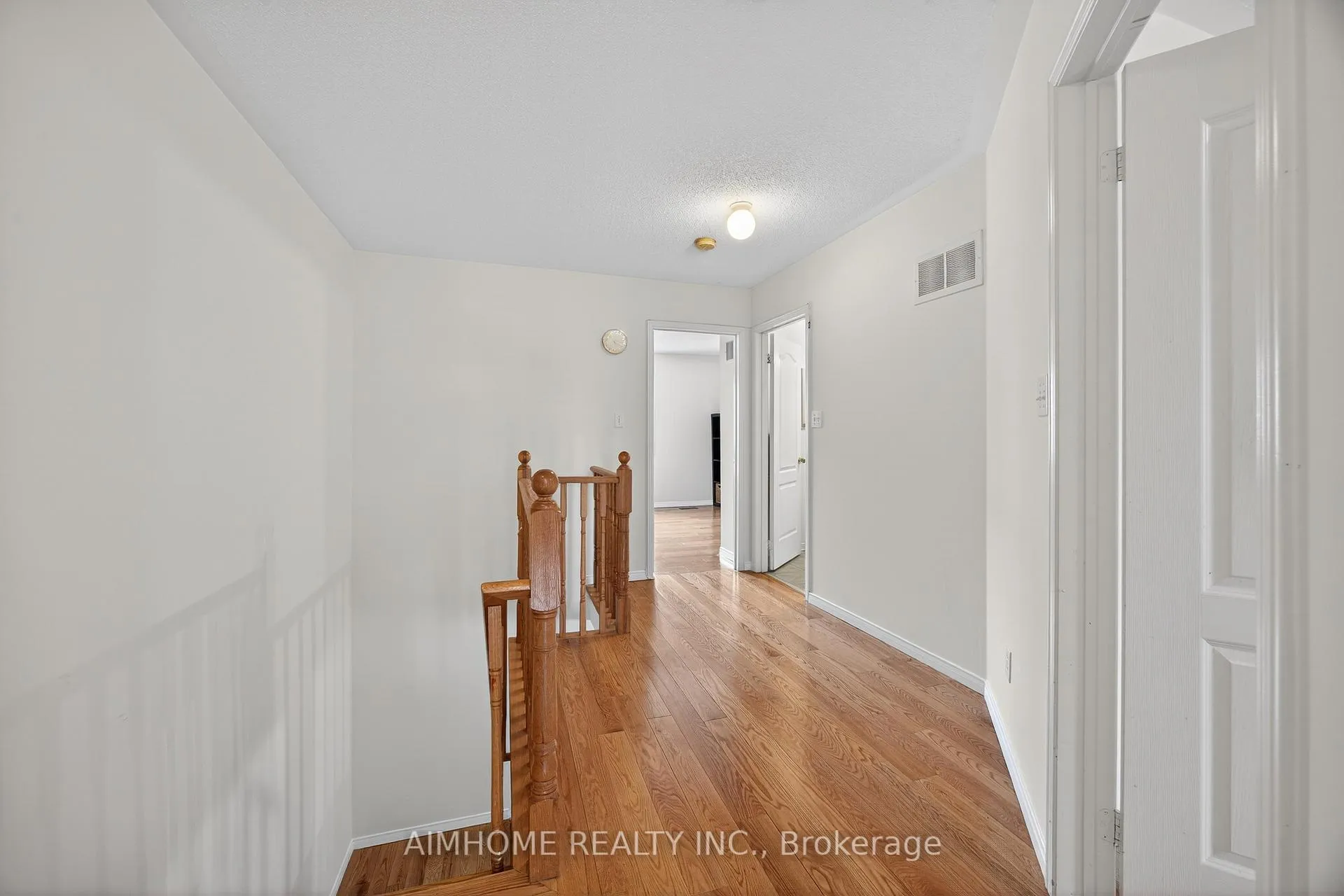 Photo 15 of 698 Warden Avenue, Scarborough, Clairlea-Birchmount — HOMEH