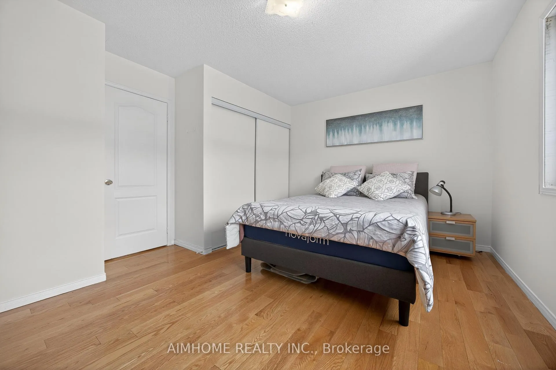 Photo 17 of 698 Warden Avenue, Scarborough, Clairlea-Birchmount — HOMEH