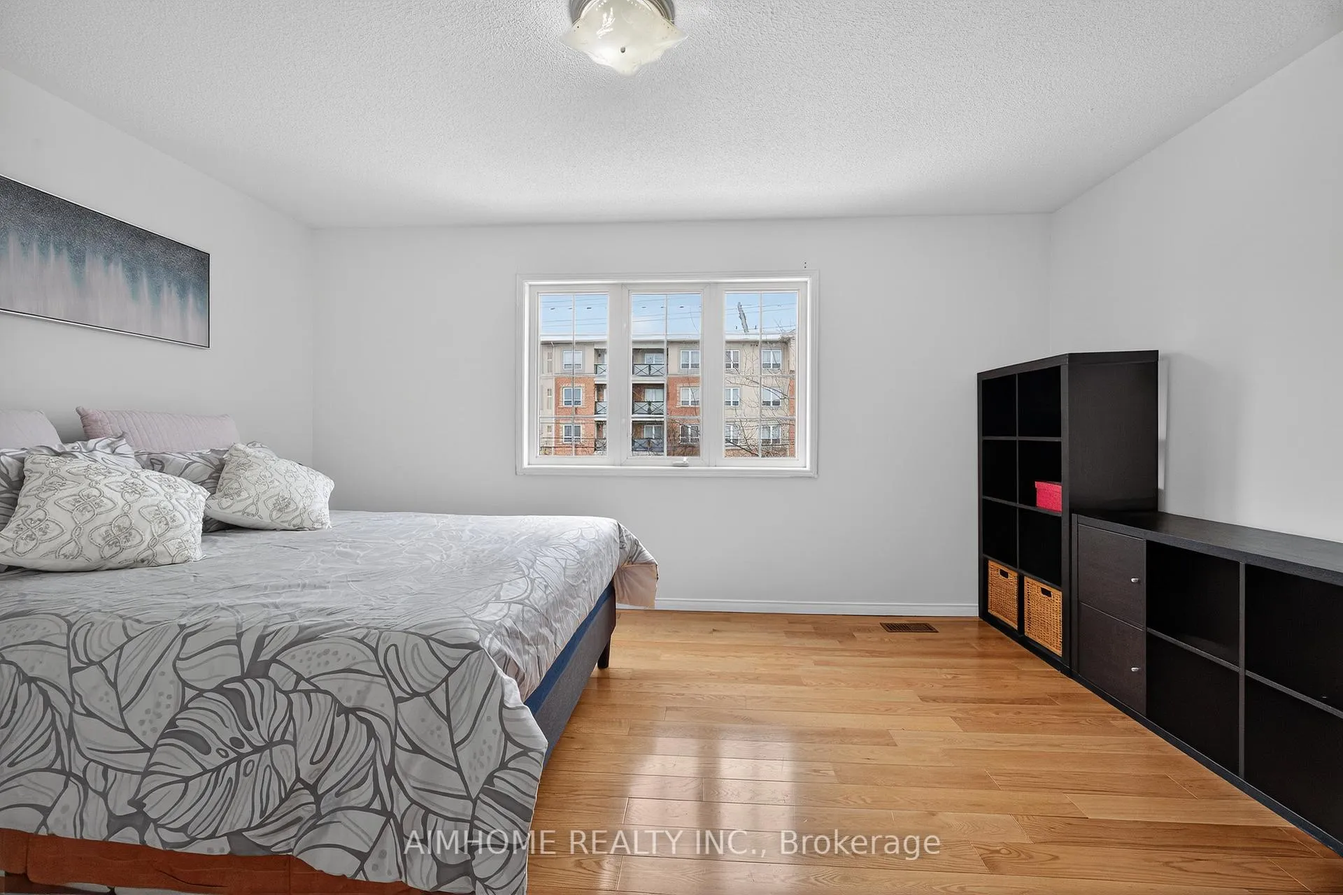 Photo 18 of 698 Warden Avenue, Scarborough, Clairlea-Birchmount — HOMEH