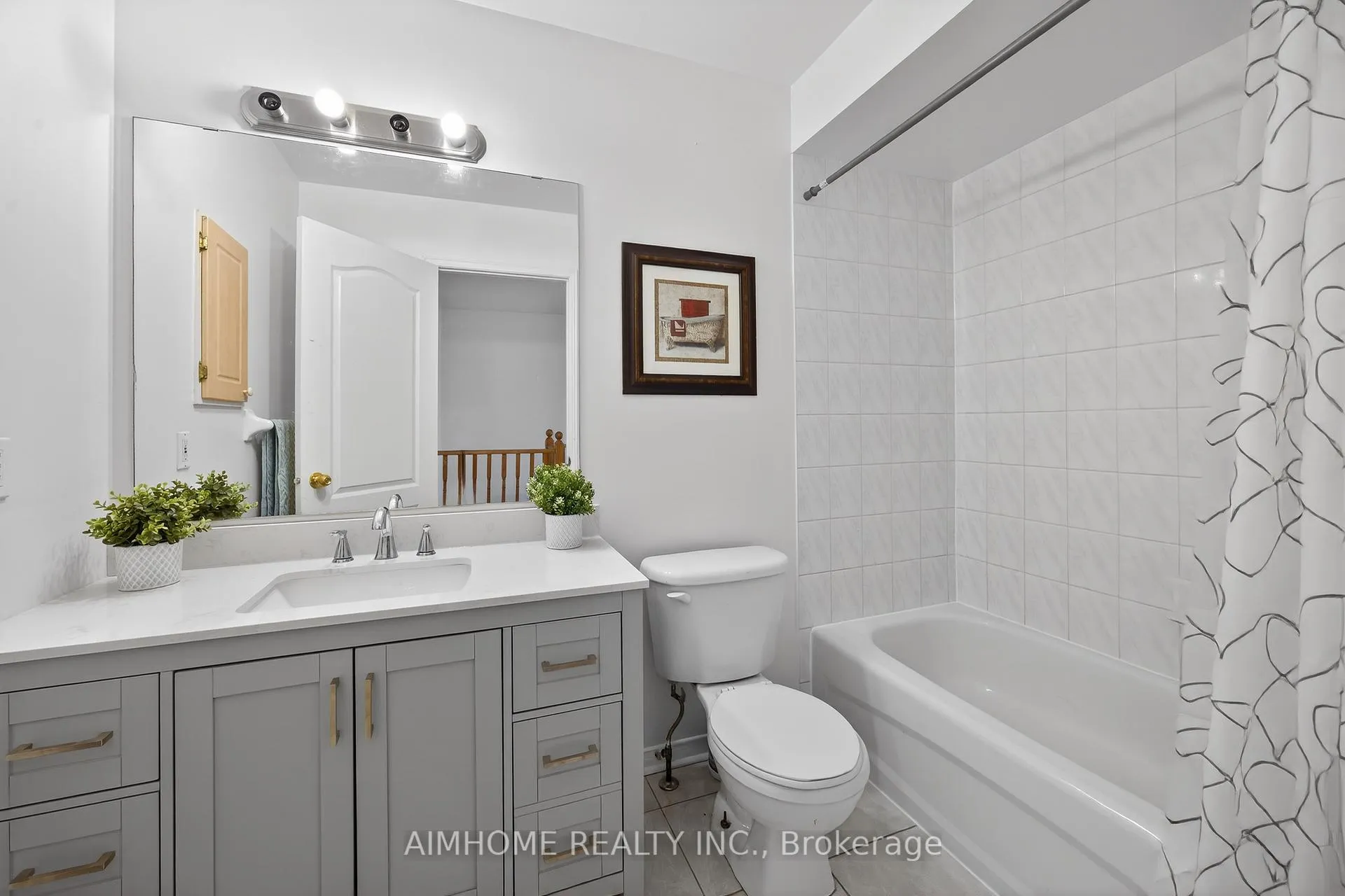 Photo 19 of 698 Warden Avenue, Scarborough, Clairlea-Birchmount — HOMEH