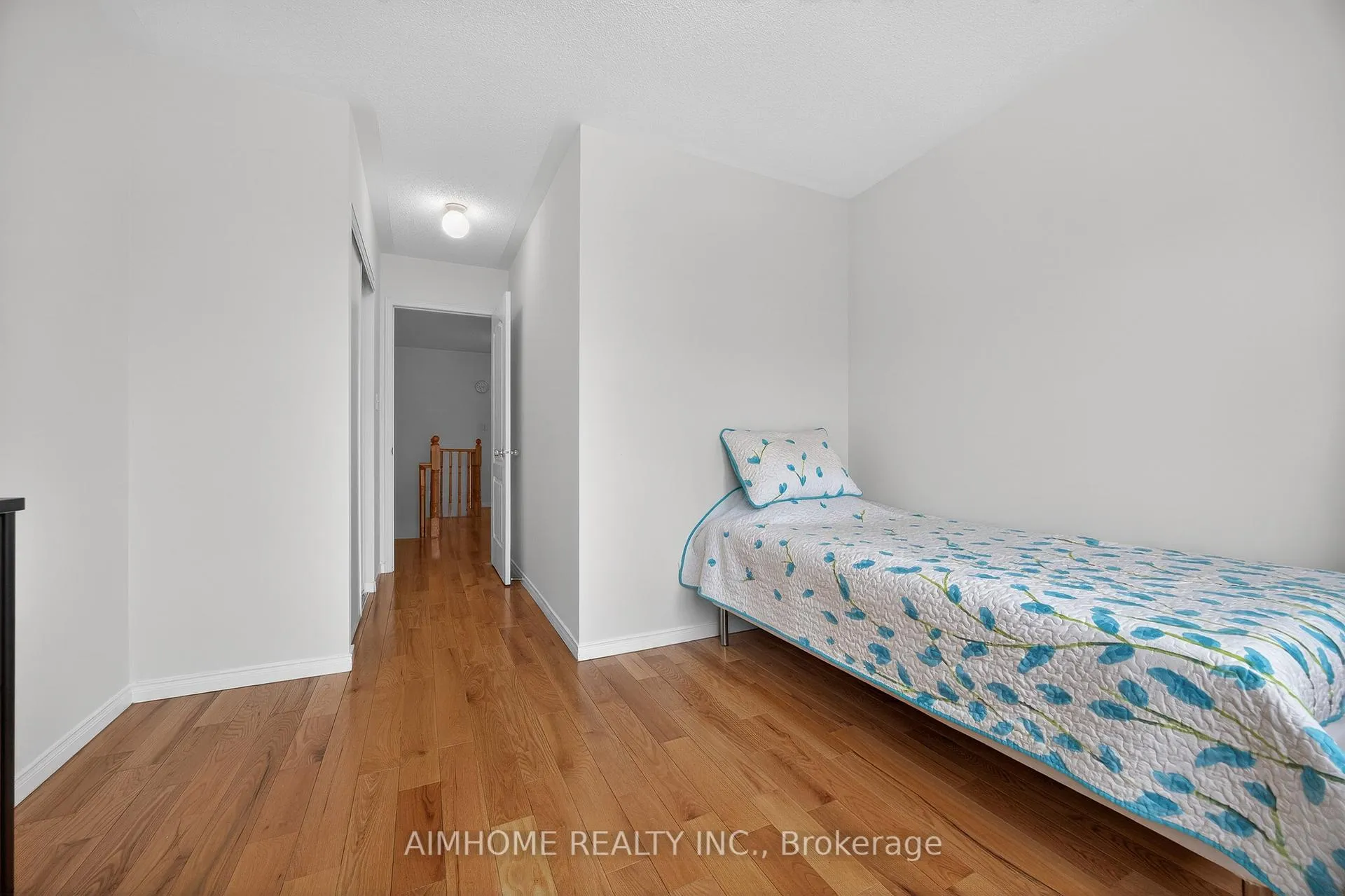 Photo 23 of 698 Warden Avenue, Scarborough, Clairlea-Birchmount — HOMEH