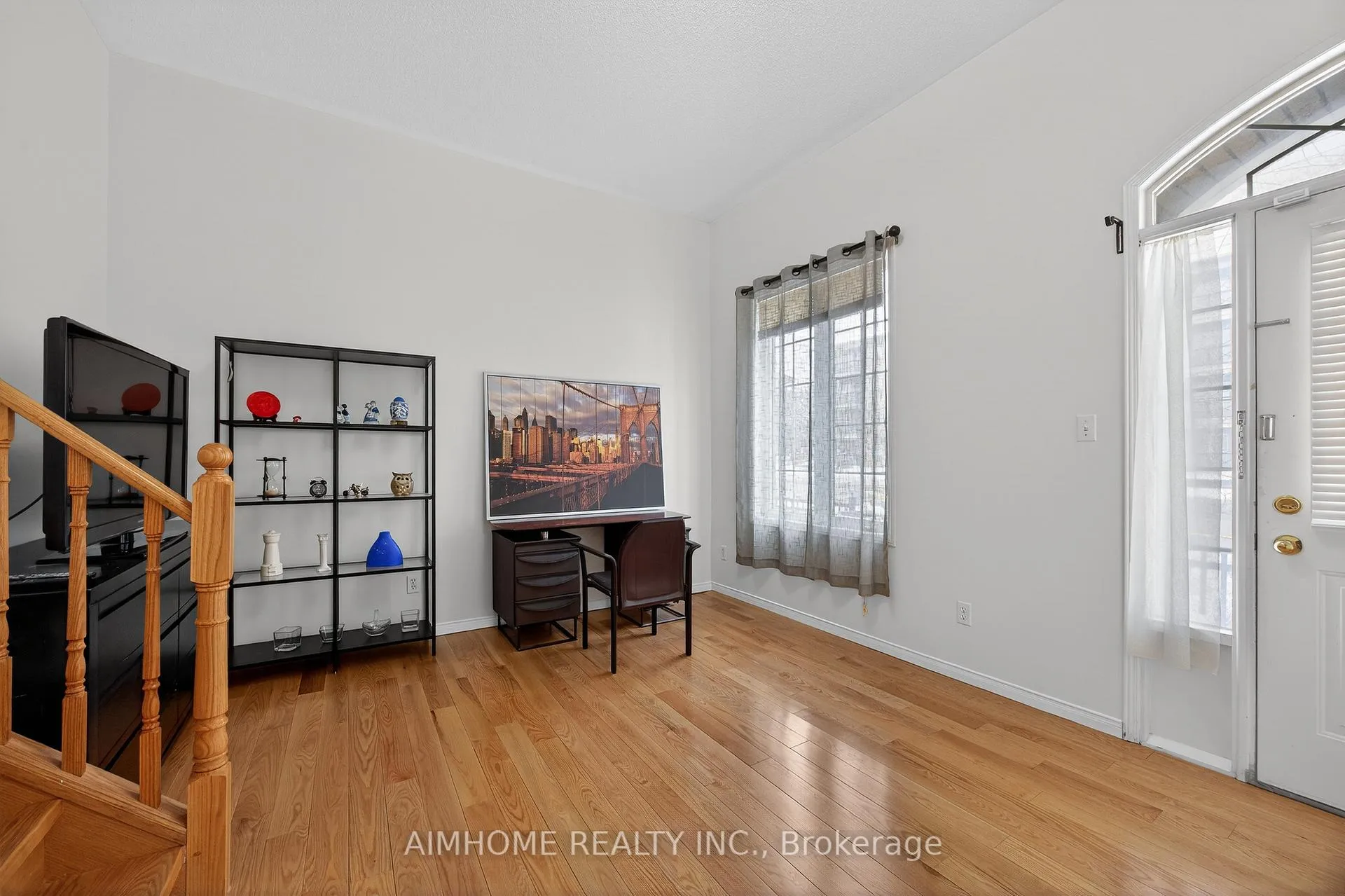 Photo 24 of 698 Warden Avenue, Scarborough, Clairlea-Birchmount — HOMEH