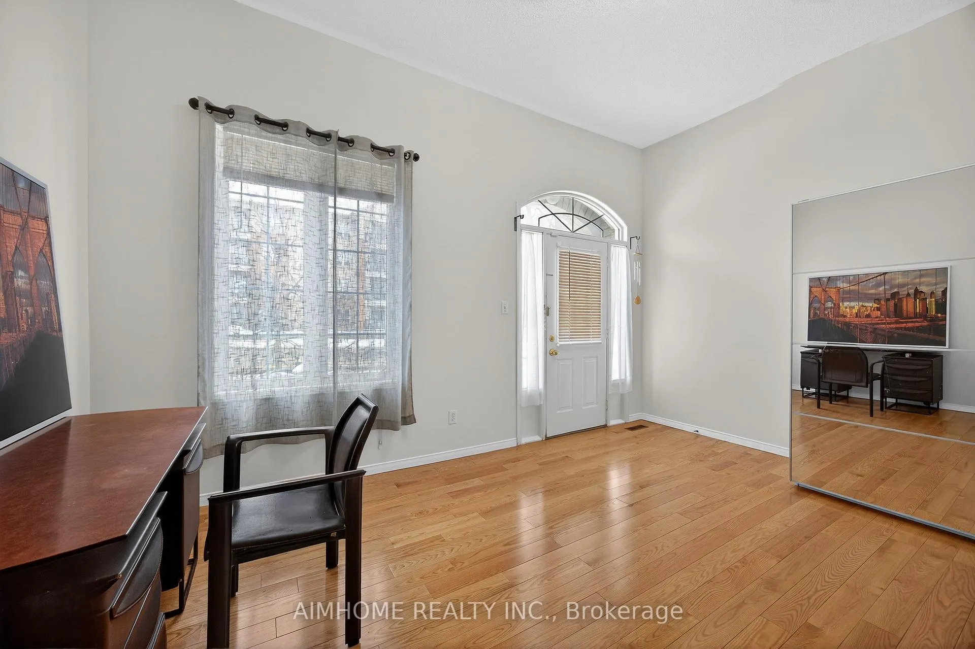 Photo 25 of 698 Warden Avenue, Scarborough, Clairlea-Birchmount — HOMEH