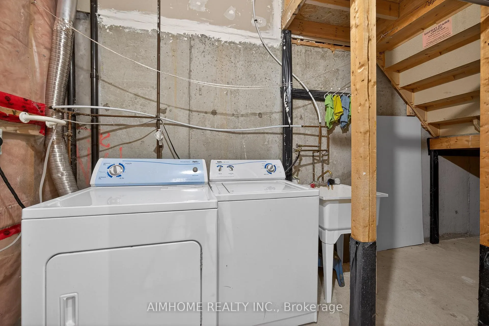 Photo 30 of 698 Warden Avenue, Scarborough, Clairlea-Birchmount — HOMEH