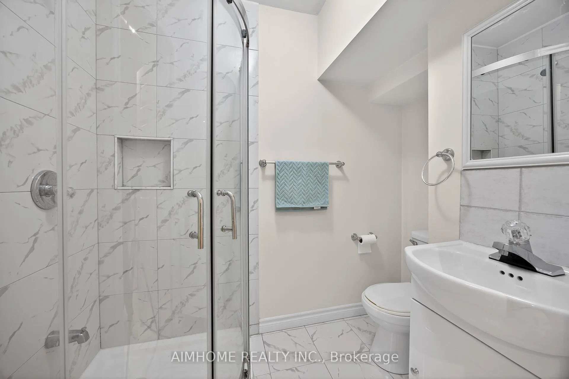 Photo 31 of 698 Warden Avenue, Scarborough, Clairlea-Birchmount — HOMEH