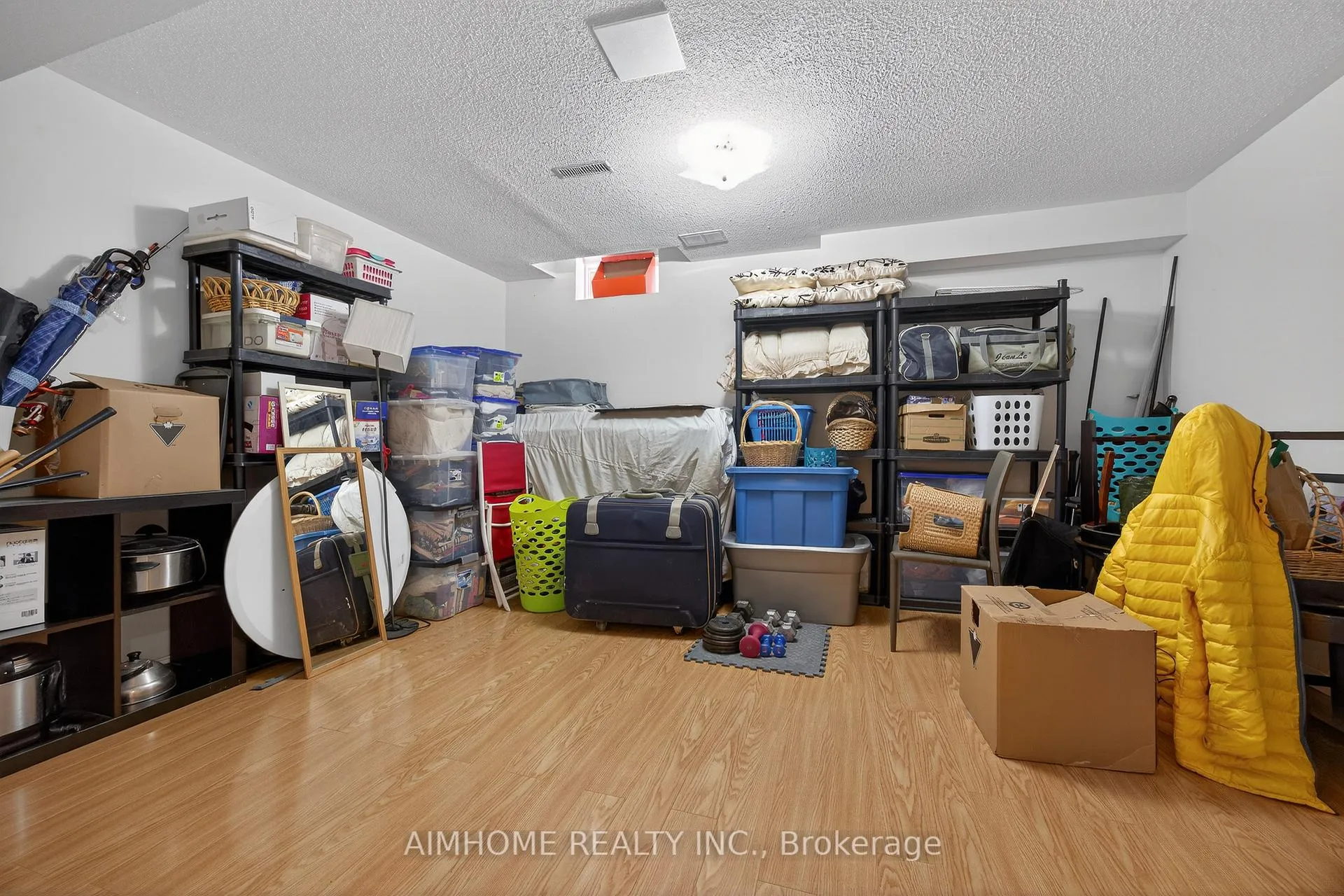 Photo 34 of 698 Warden Avenue, Scarborough, Clairlea-Birchmount — HOMEH