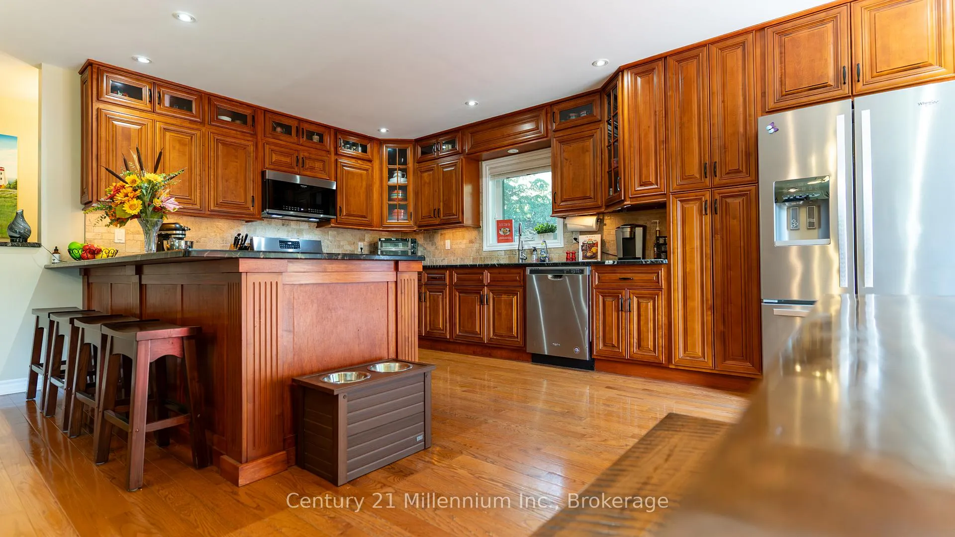 Photo 6 of 5 Sugar Maple Lane, Wasaga Beach — HOMEH