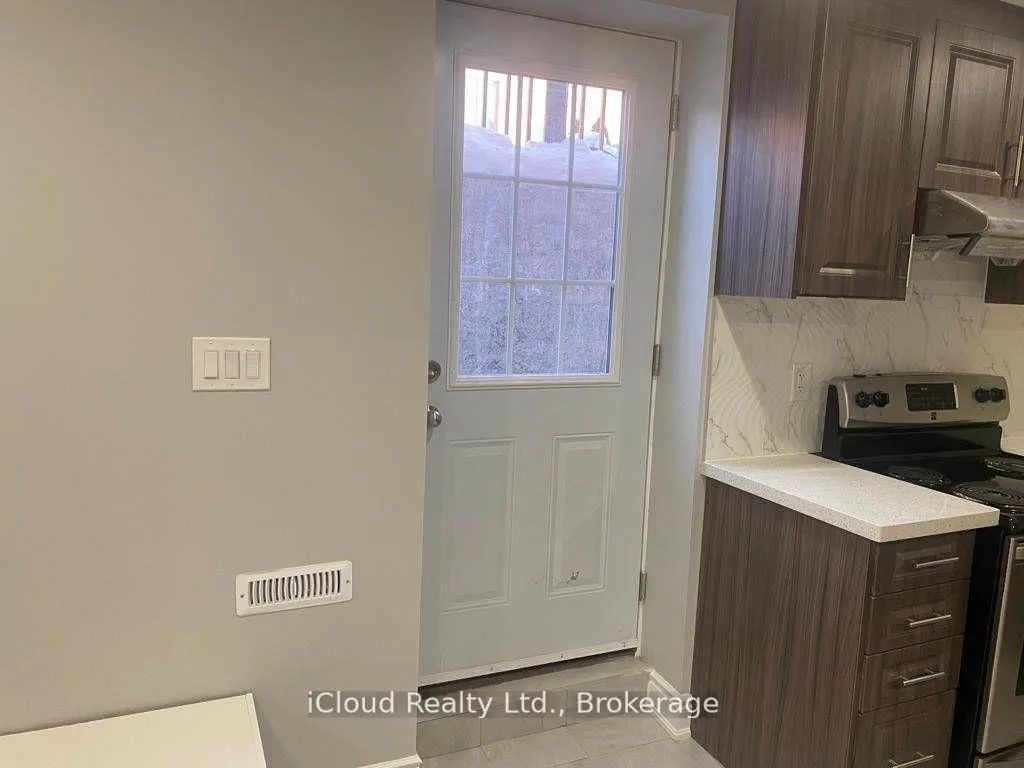 Photo 8 of 3 Black Diamond Crescent, Brampton, Credit Valley — HOMEH