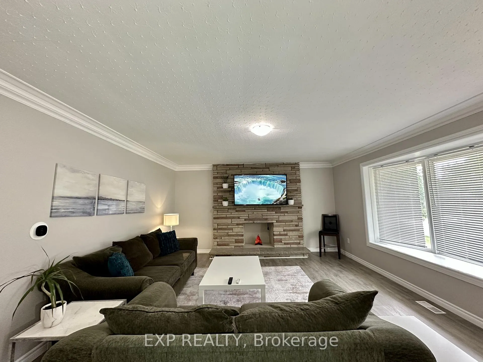 Photo 2 of 16 Broadview Avenue, St. Catharines, Glendale/Glenridge — HOMEH