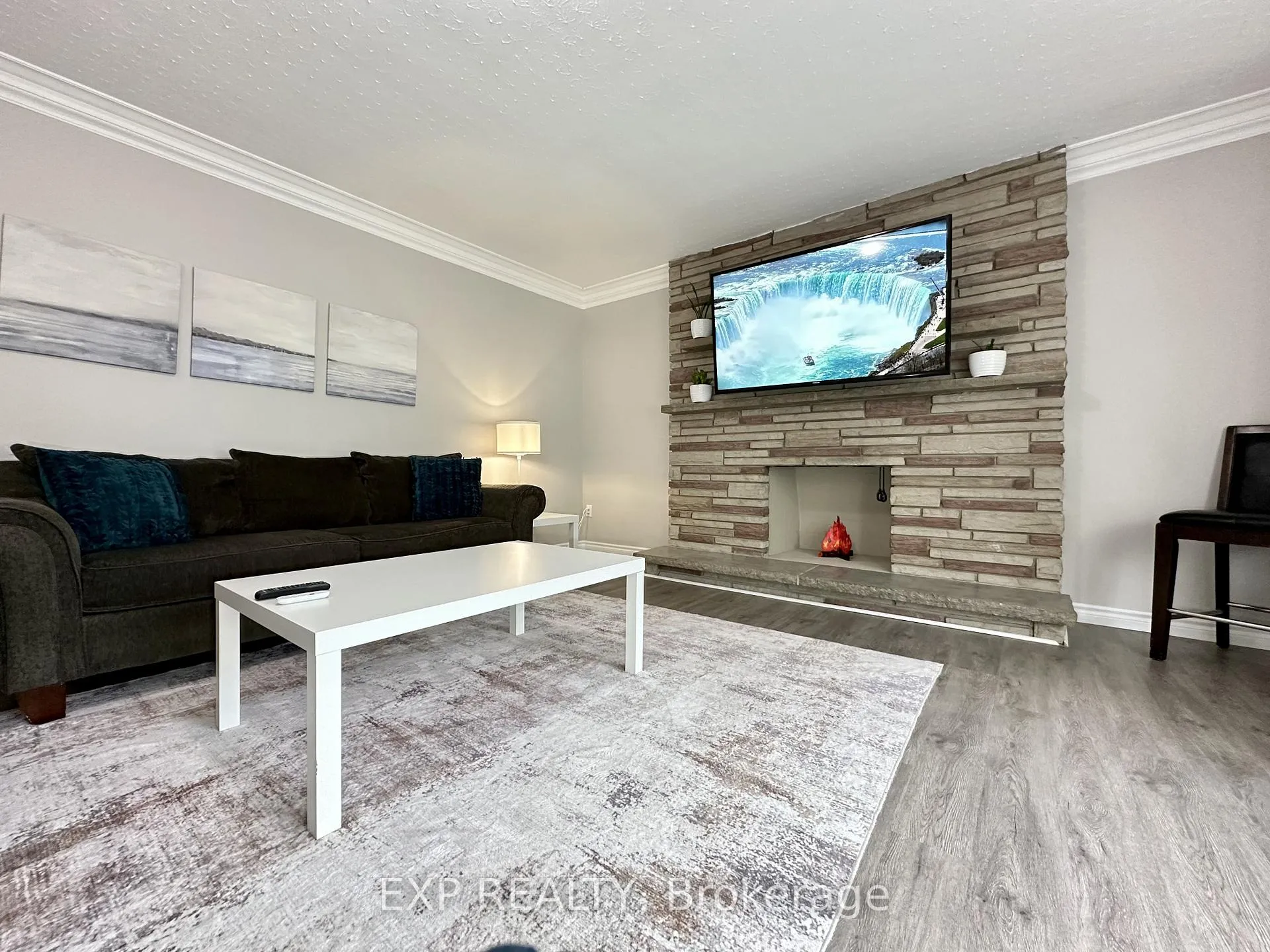 Photo 3 of 16 Broadview Avenue, St. Catharines, Glendale/Glenridge — HOMEH